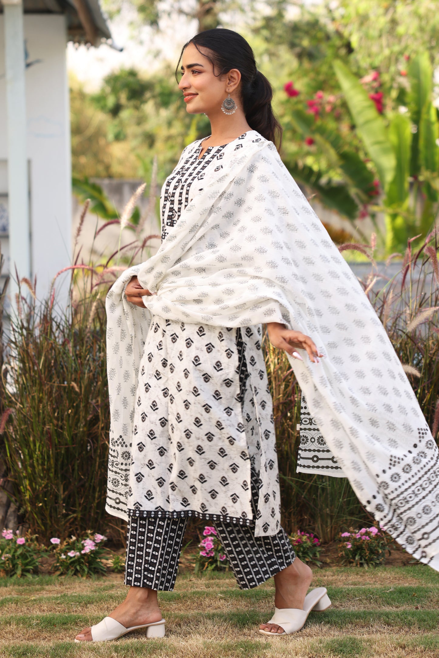 Cotton Voile Butti Off White Dupatta