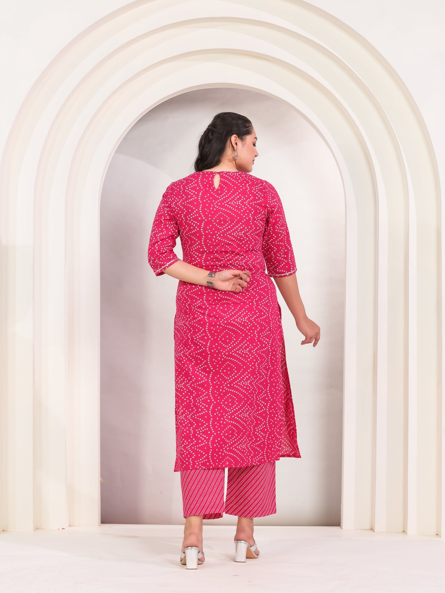 Embroidered Soft Cotton Bandhani Straight Pink Kurta