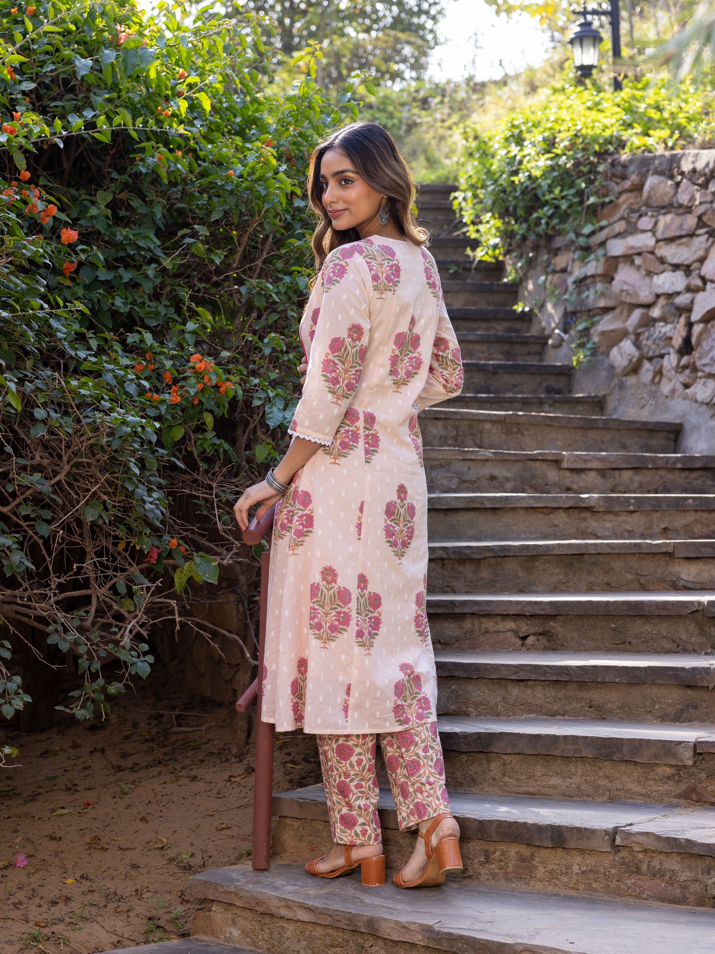Soft Cotton Butti Panelled Pink Kurta