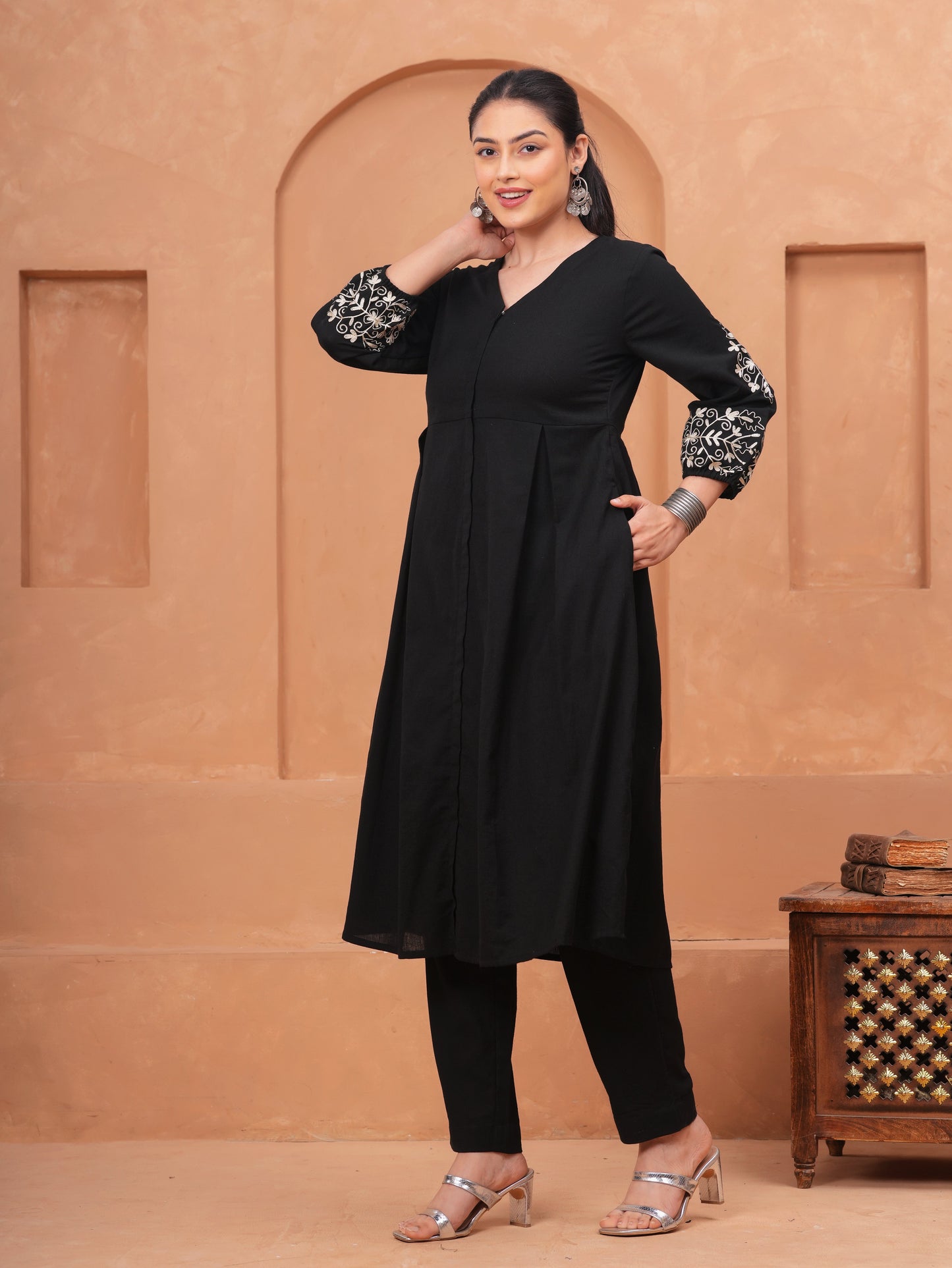 Embroidered Linen Cotton Solid Anarkali Black Kurta