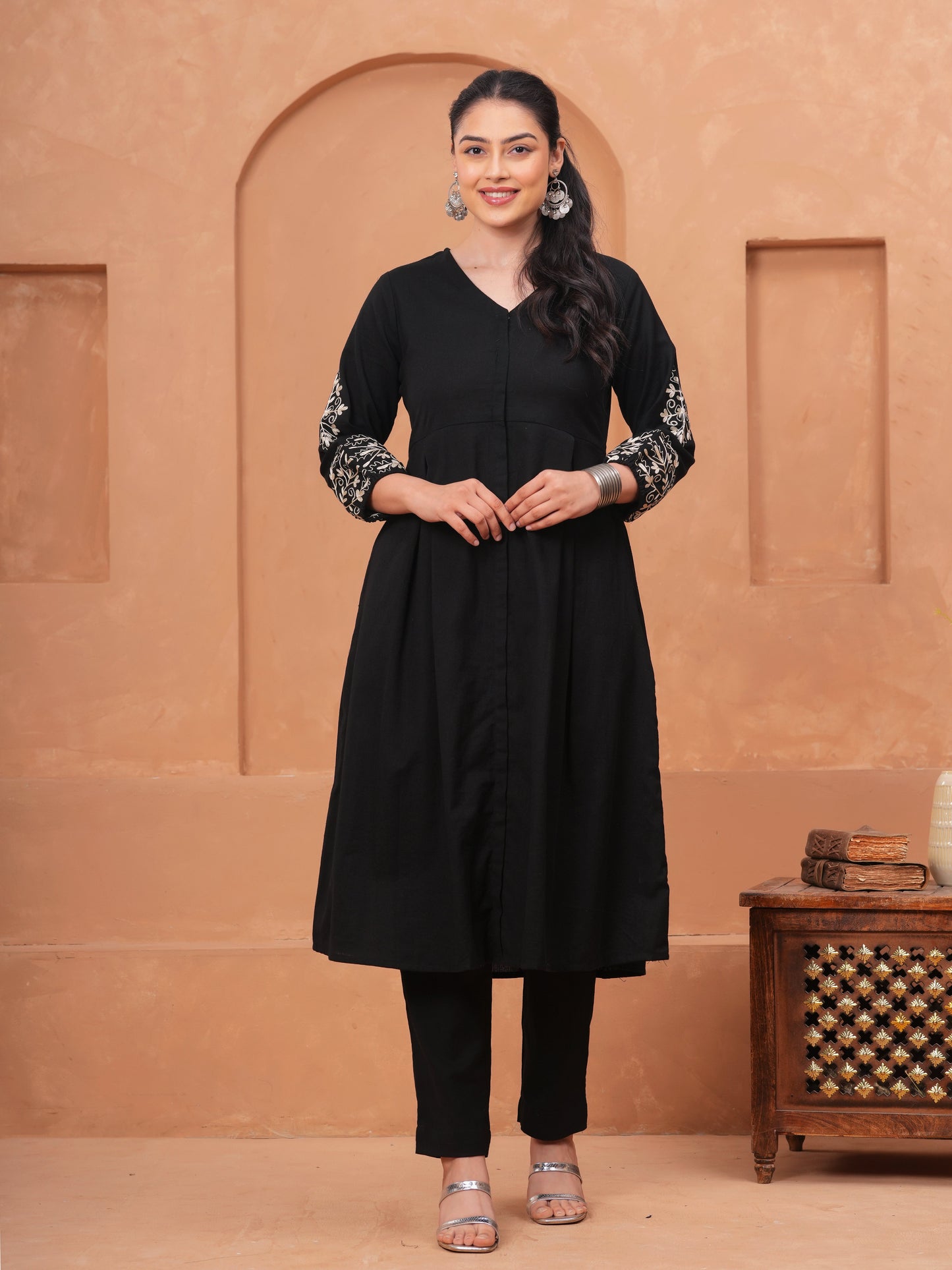 Embroidered Linen Cotton Solid Anarkali Black Kurta