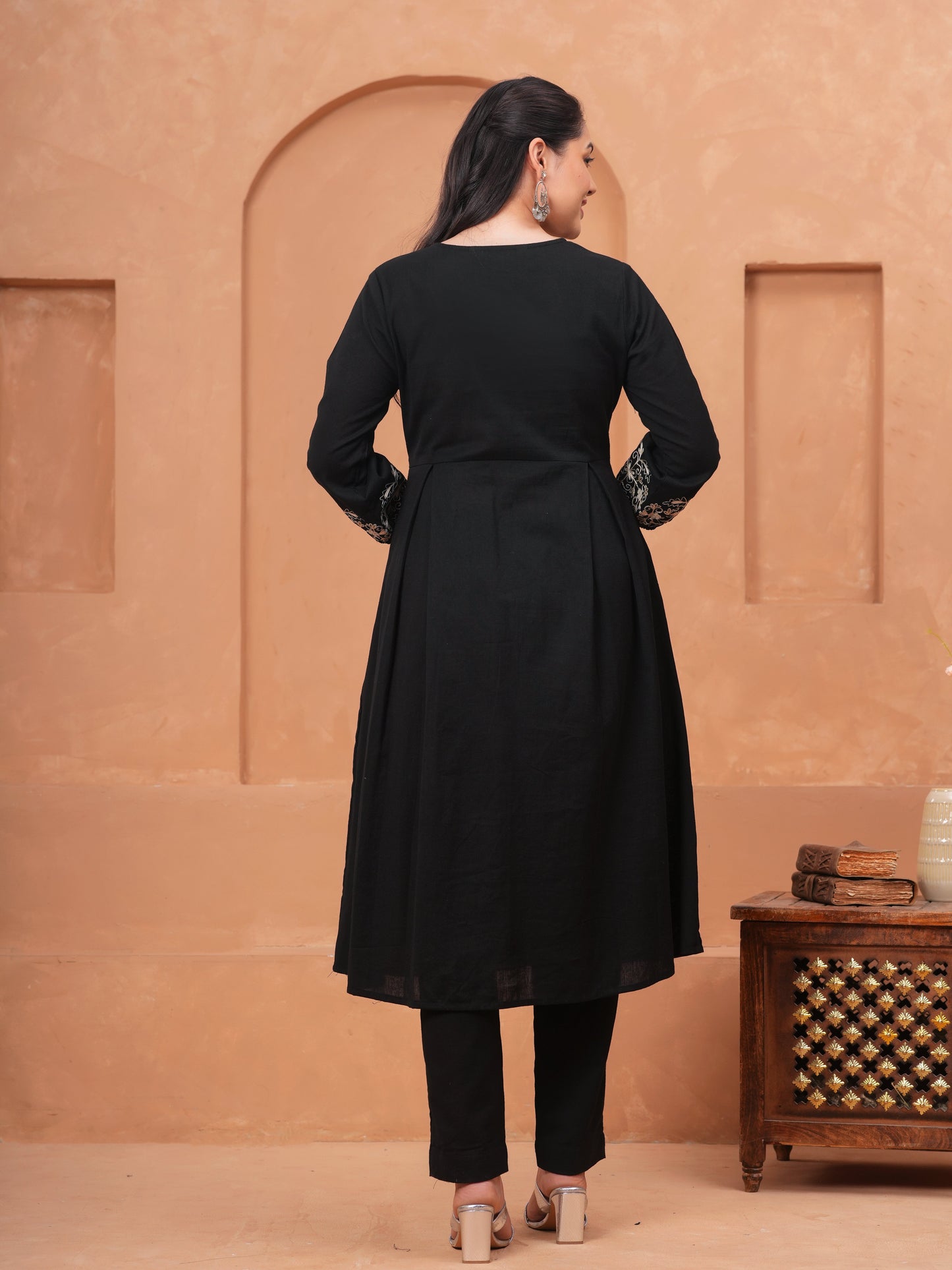 Embroidered Linen Cotton Solid Anarkali Black Kurta