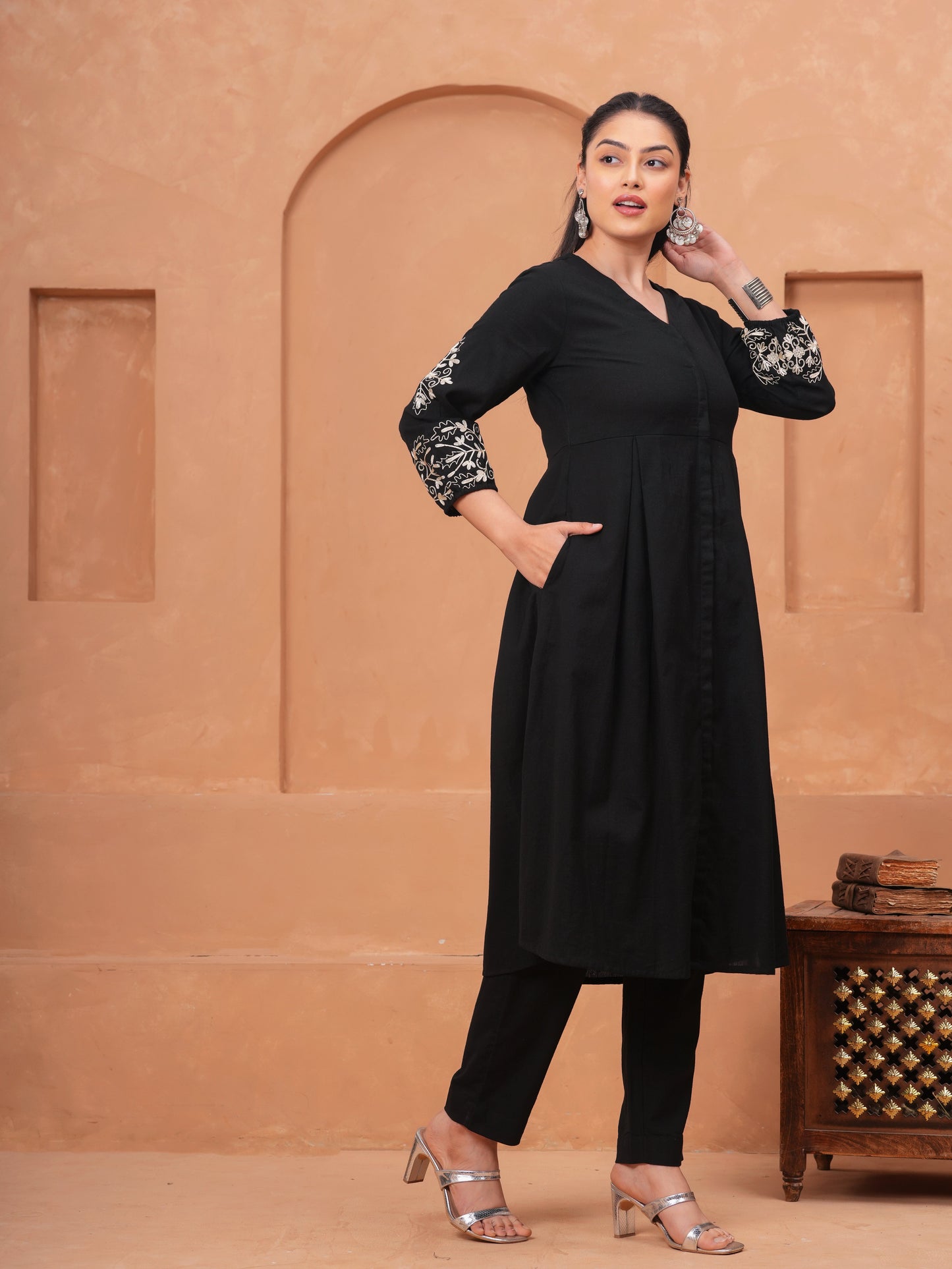Embroidered Linen Cotton Solid Anarkali Black Kurta