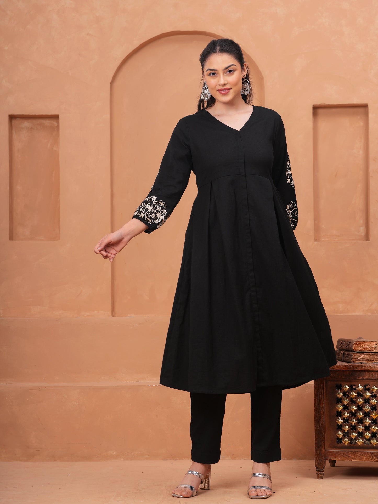 Embroidered Linen Cotton Solid Anarkali Black Kurta