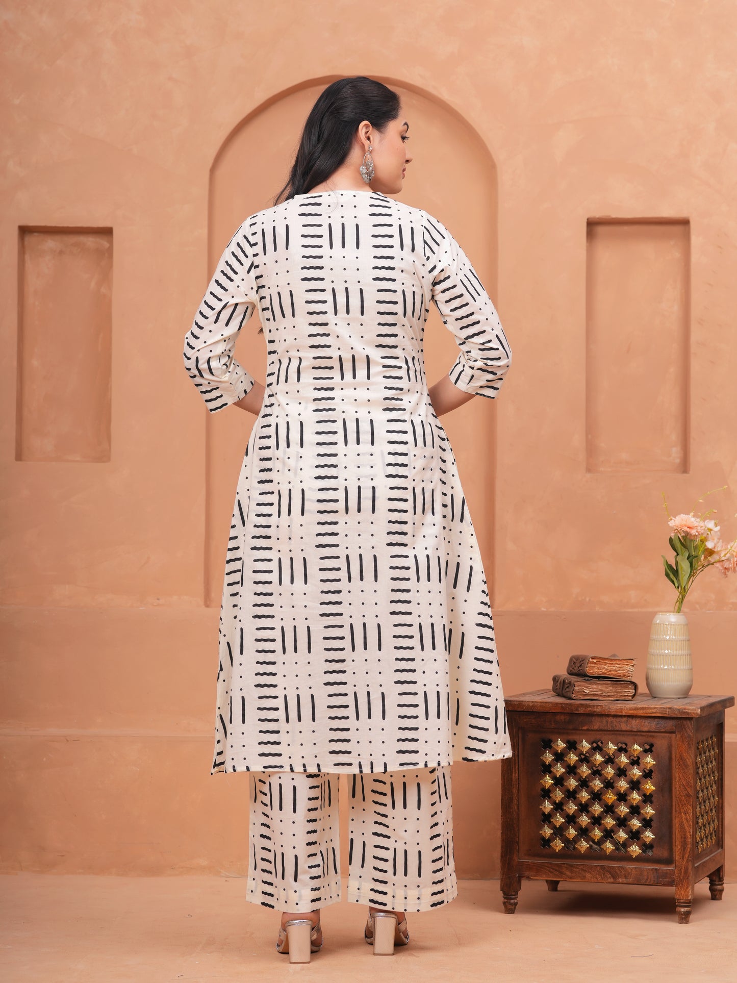 Soft Cotton Geometric Straight Off White Kurta