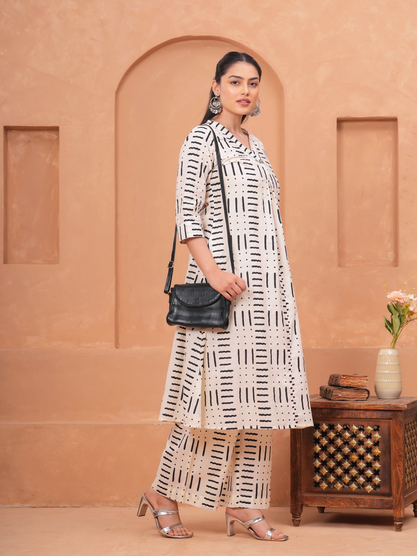 Soft Cotton Geometric Straight Off White Kurta
