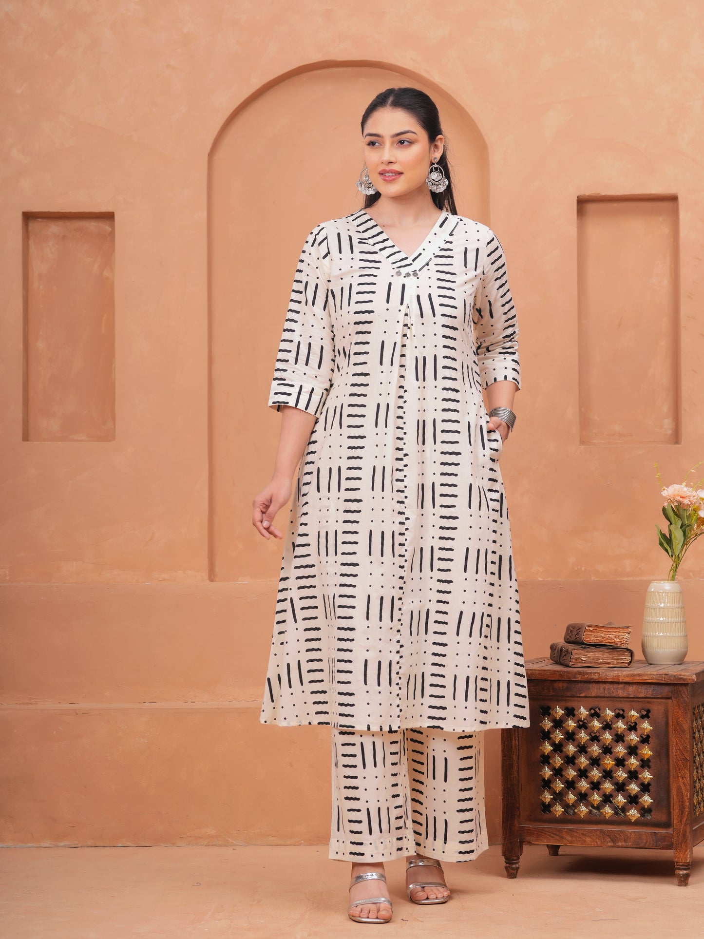 Soft Cotton Geometric Straight Off White Kurta