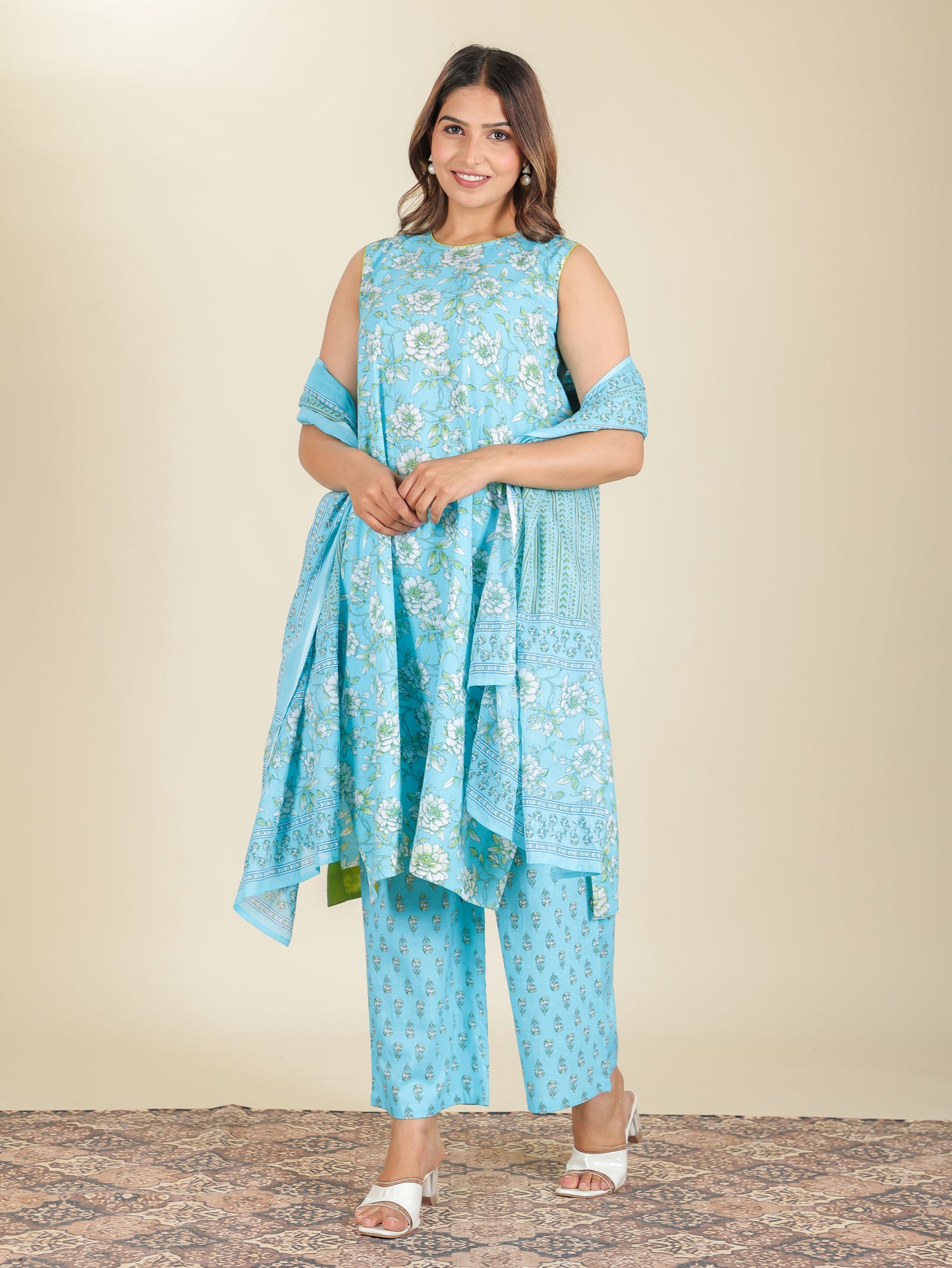 Soft Cotton Floral Kurta (with detachable sleeves)