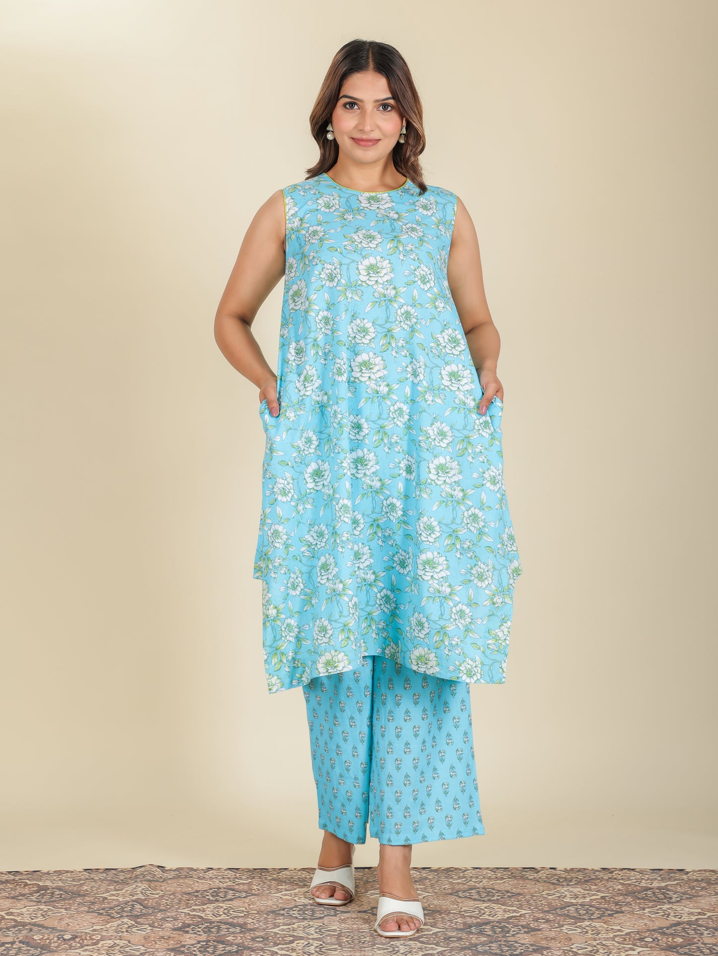 Soft Cotton Floral Kurta (with detachable sleeves)