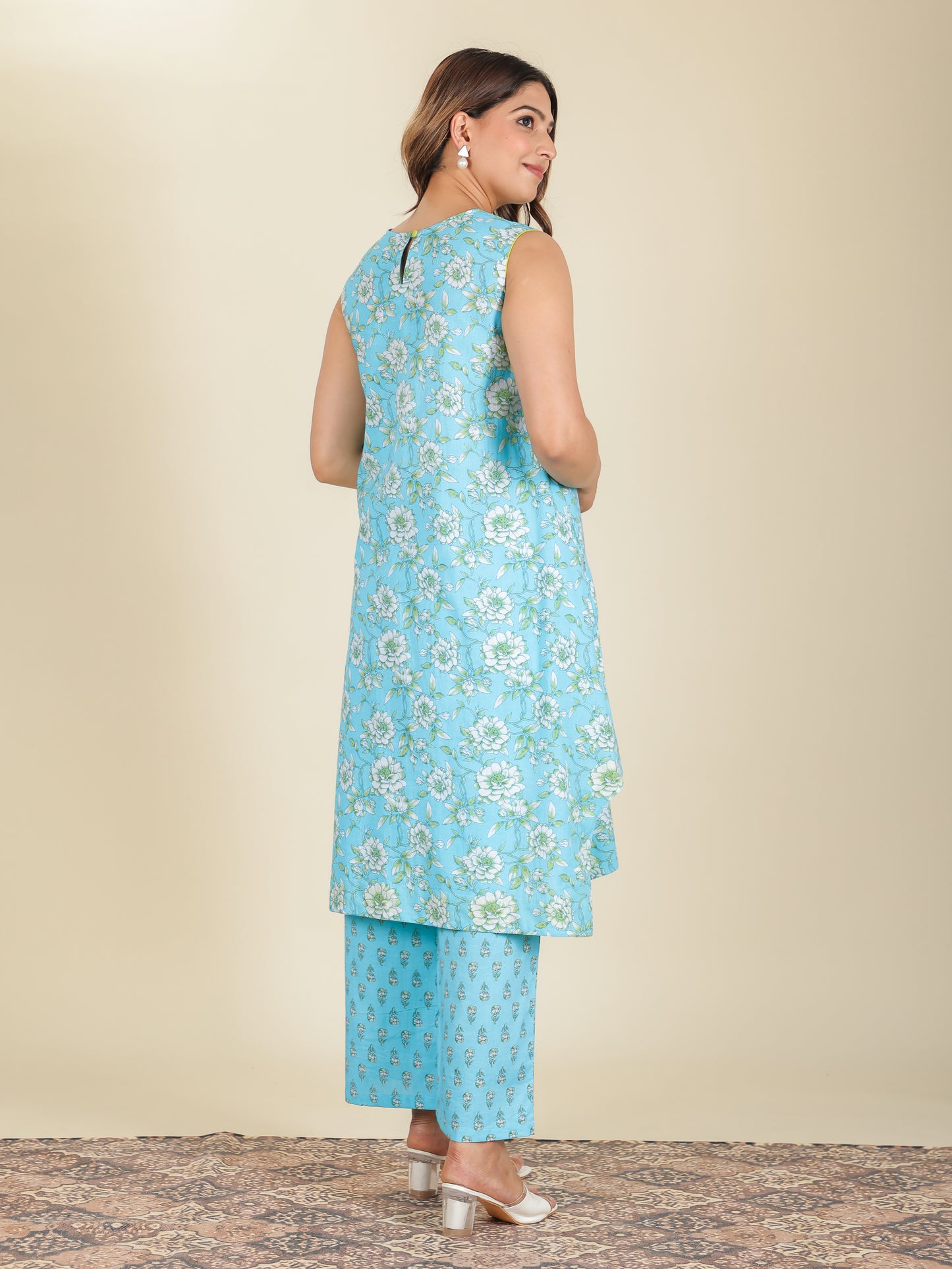 Soft Cotton Floral Kurta (with detachable sleeves)