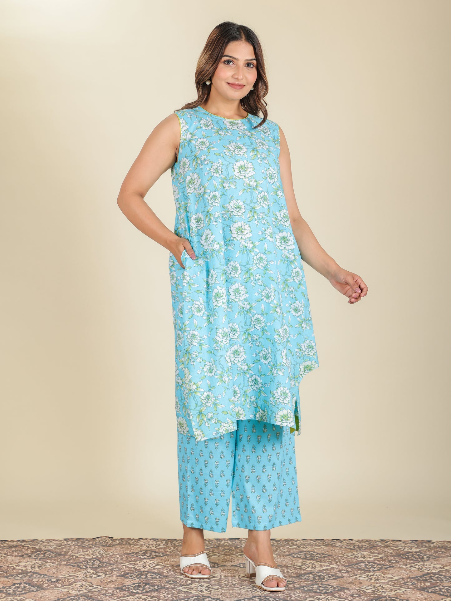 Soft Cotton Floral Kurta (with detachable sleeves)