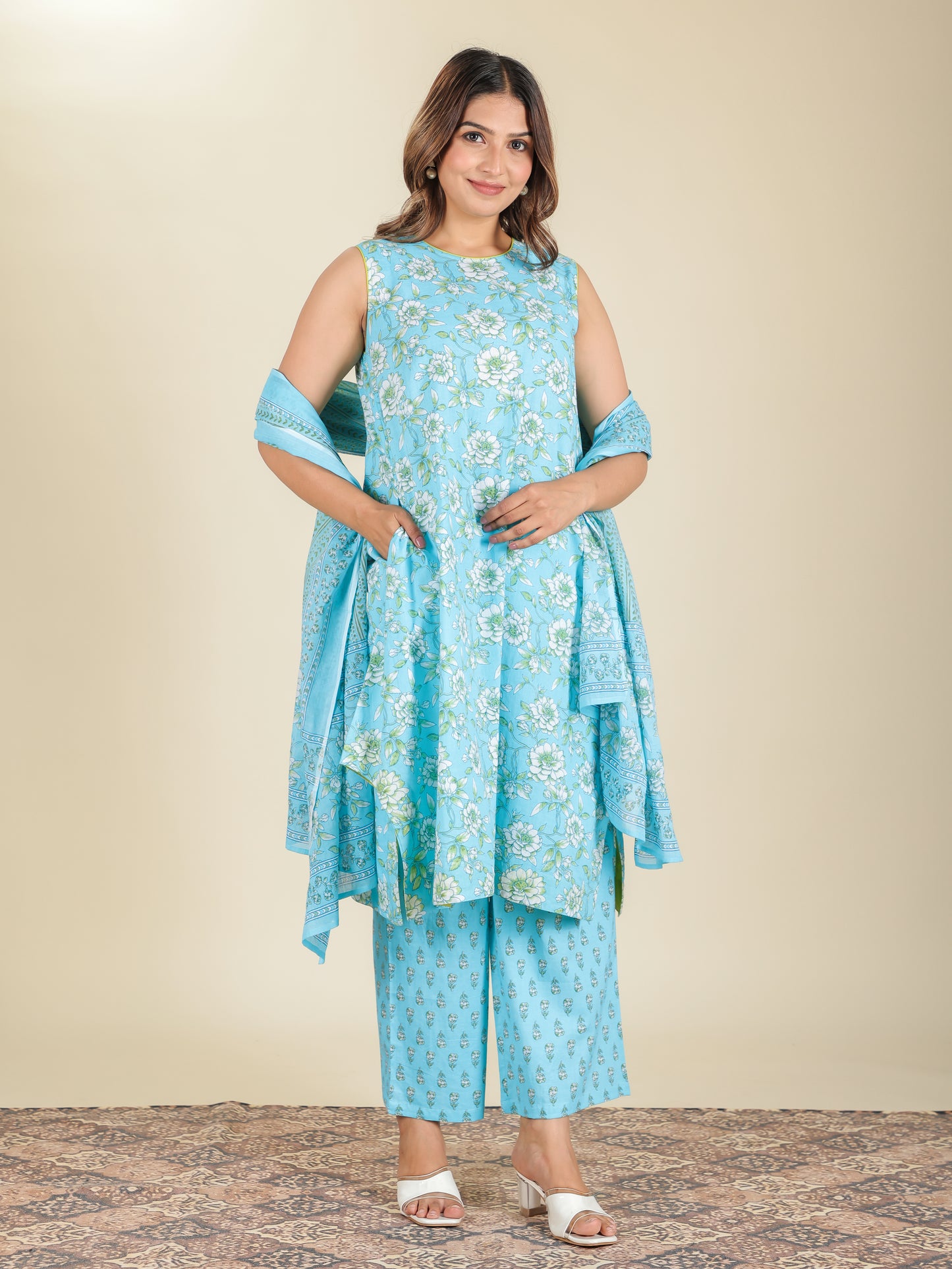 Soft Cotton Floral Kurta (with detachable sleeves)