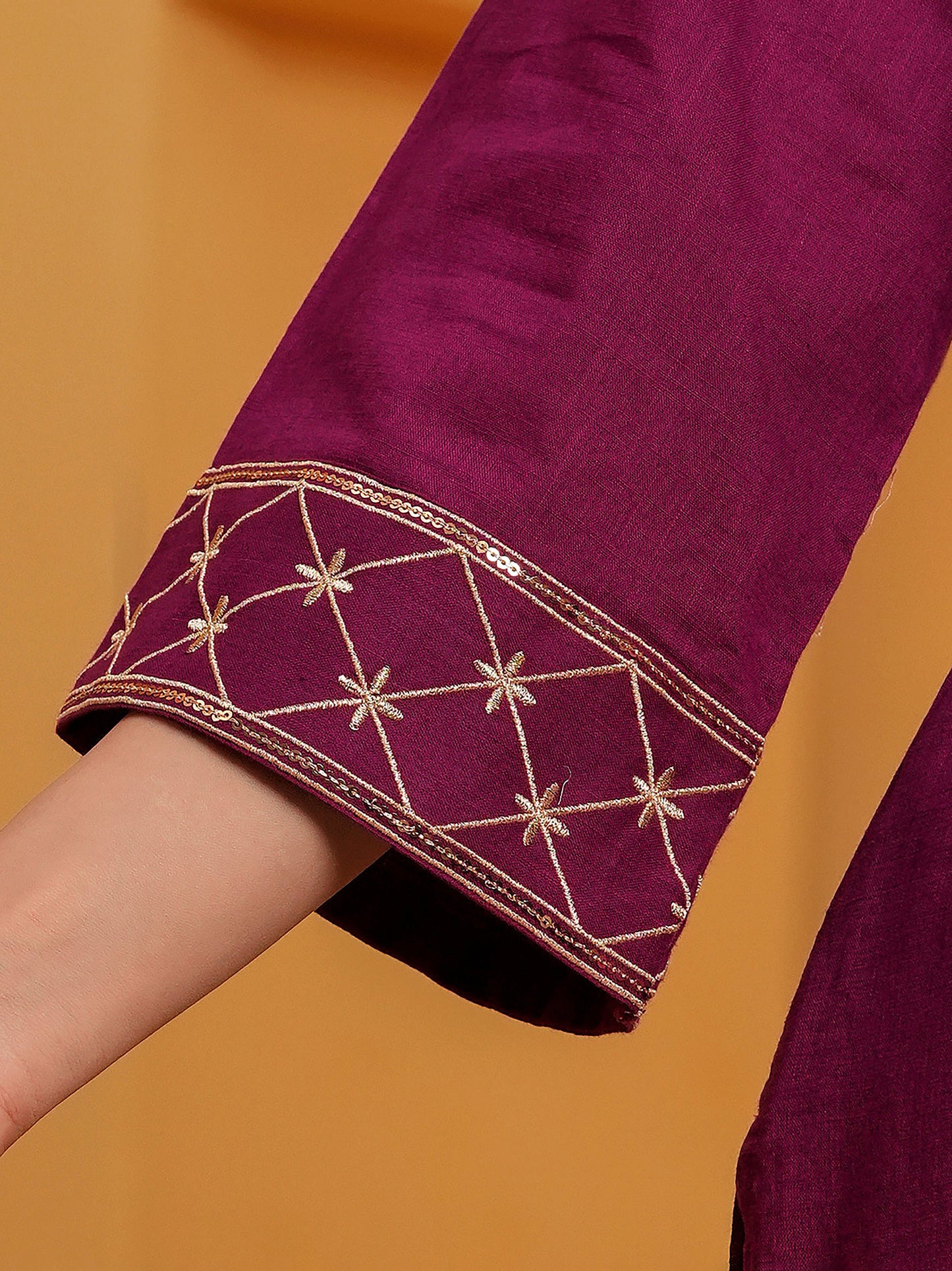 Embroidered Slub cotton Solid Straight Wine Kurta