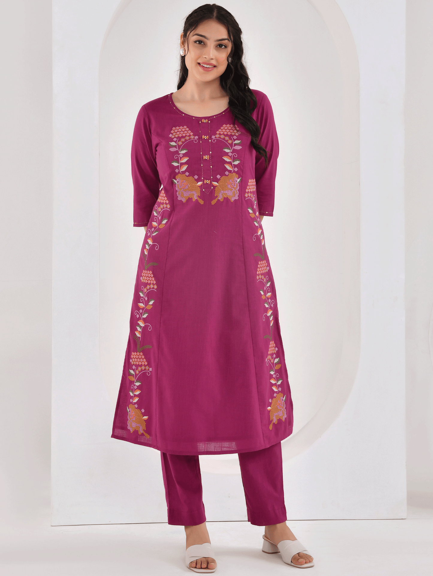Embroidered Slub cotton Solid Straight Wine Kurta