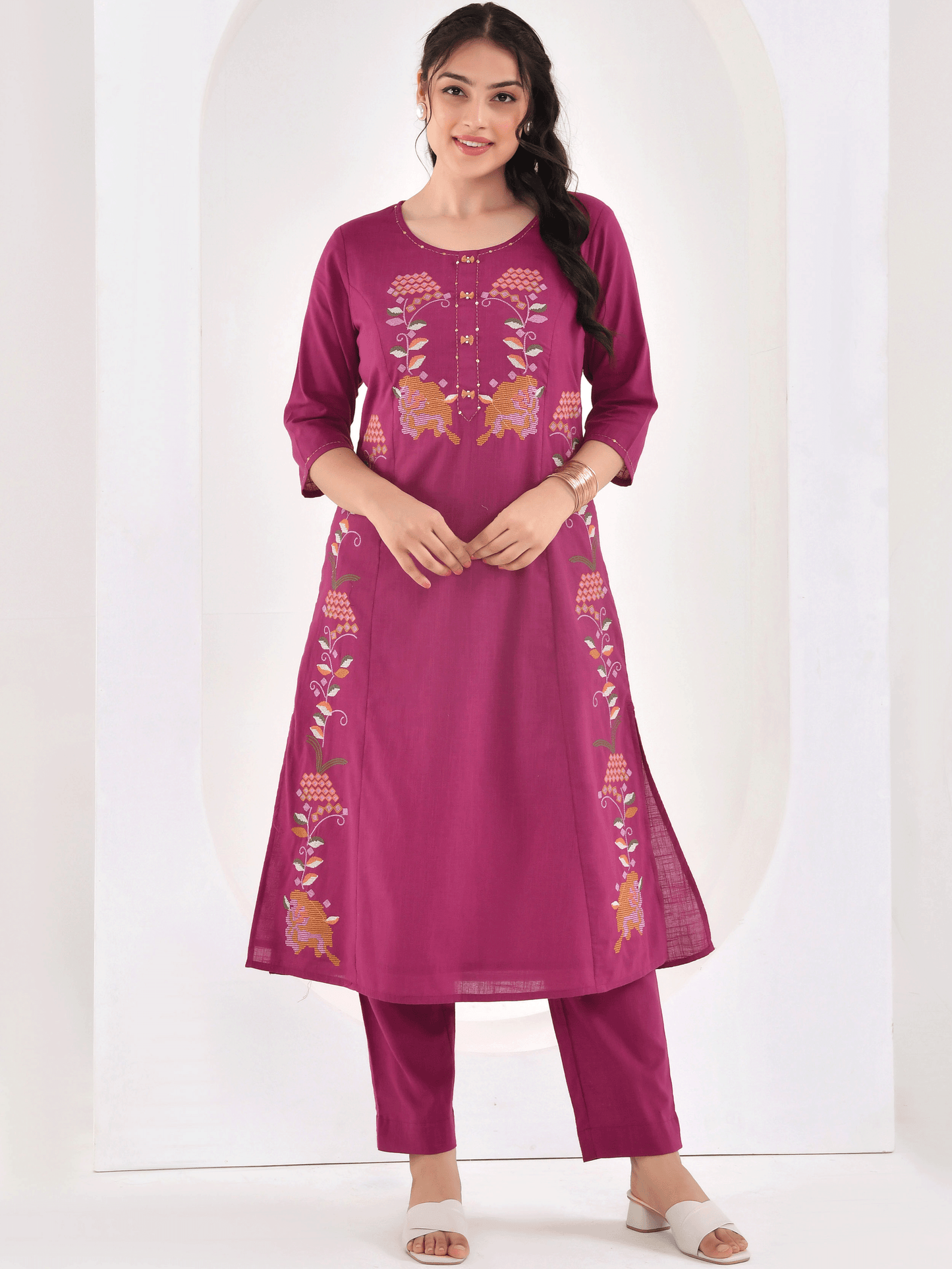 Embroidered Slub cotton Solid Straight Wine Kurta