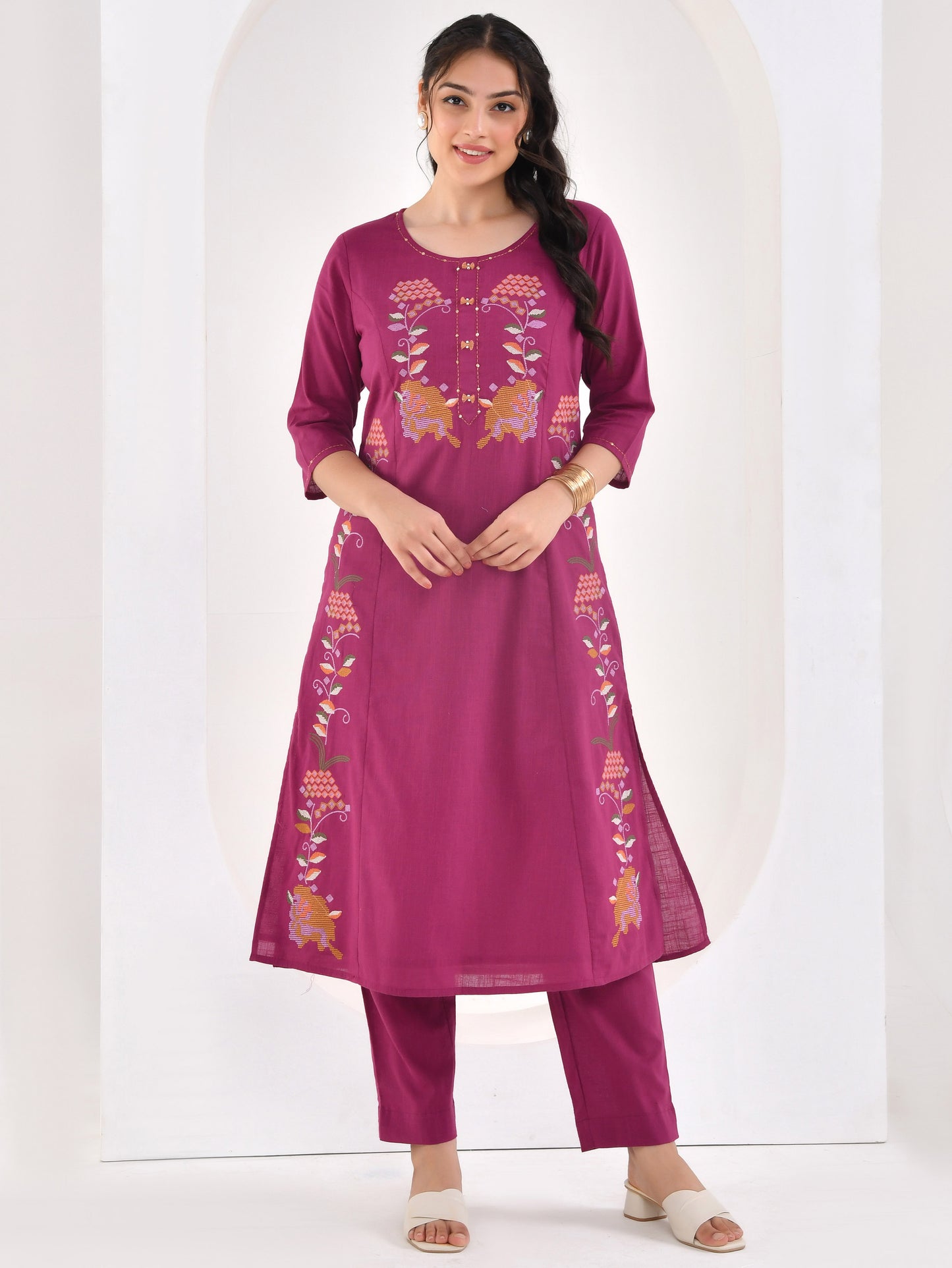 Embroidered Slub cotton Solid Straight Wine Kurta