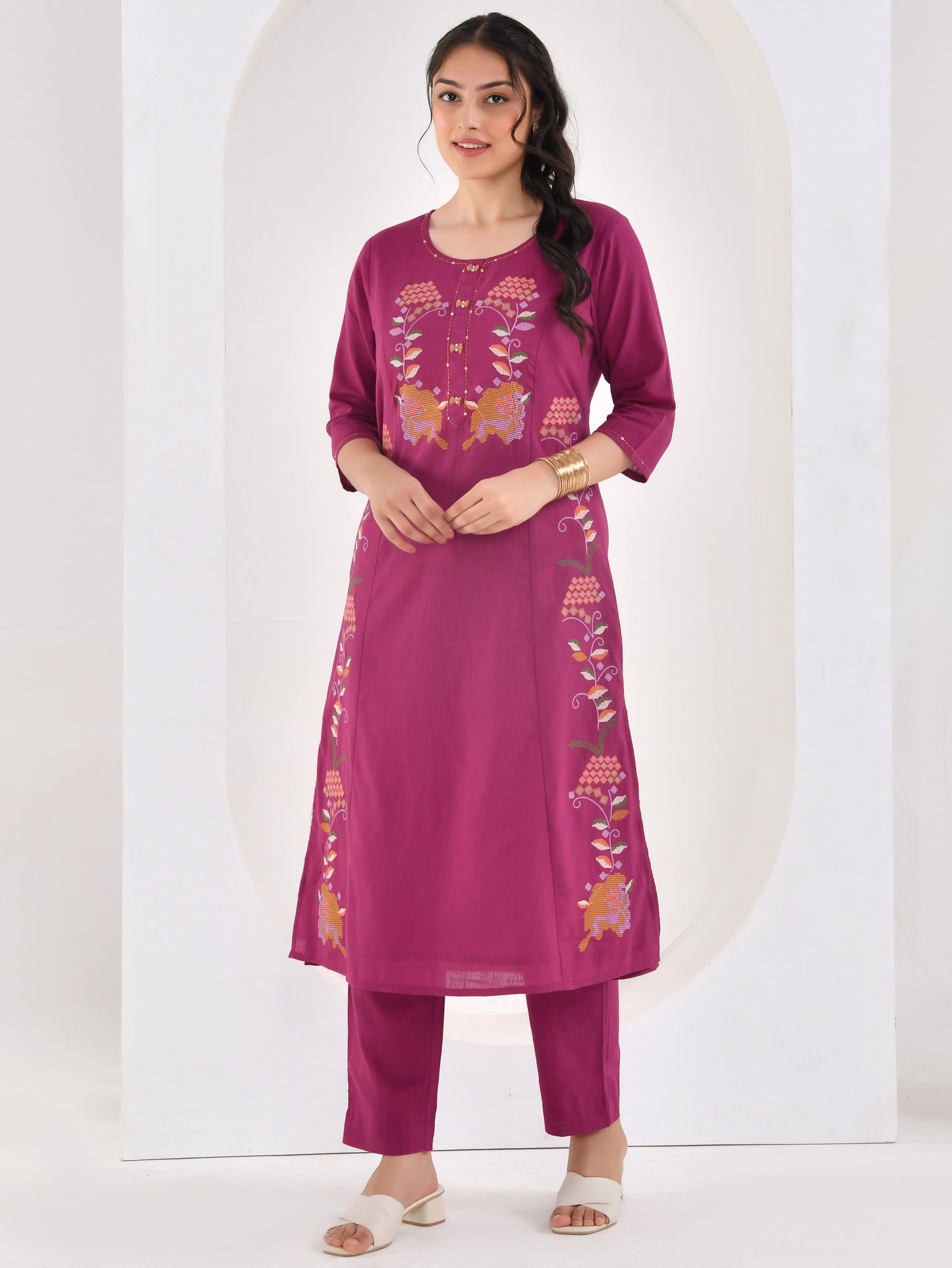 Embroidered Slub cotton Solid Straight Wine Kurta