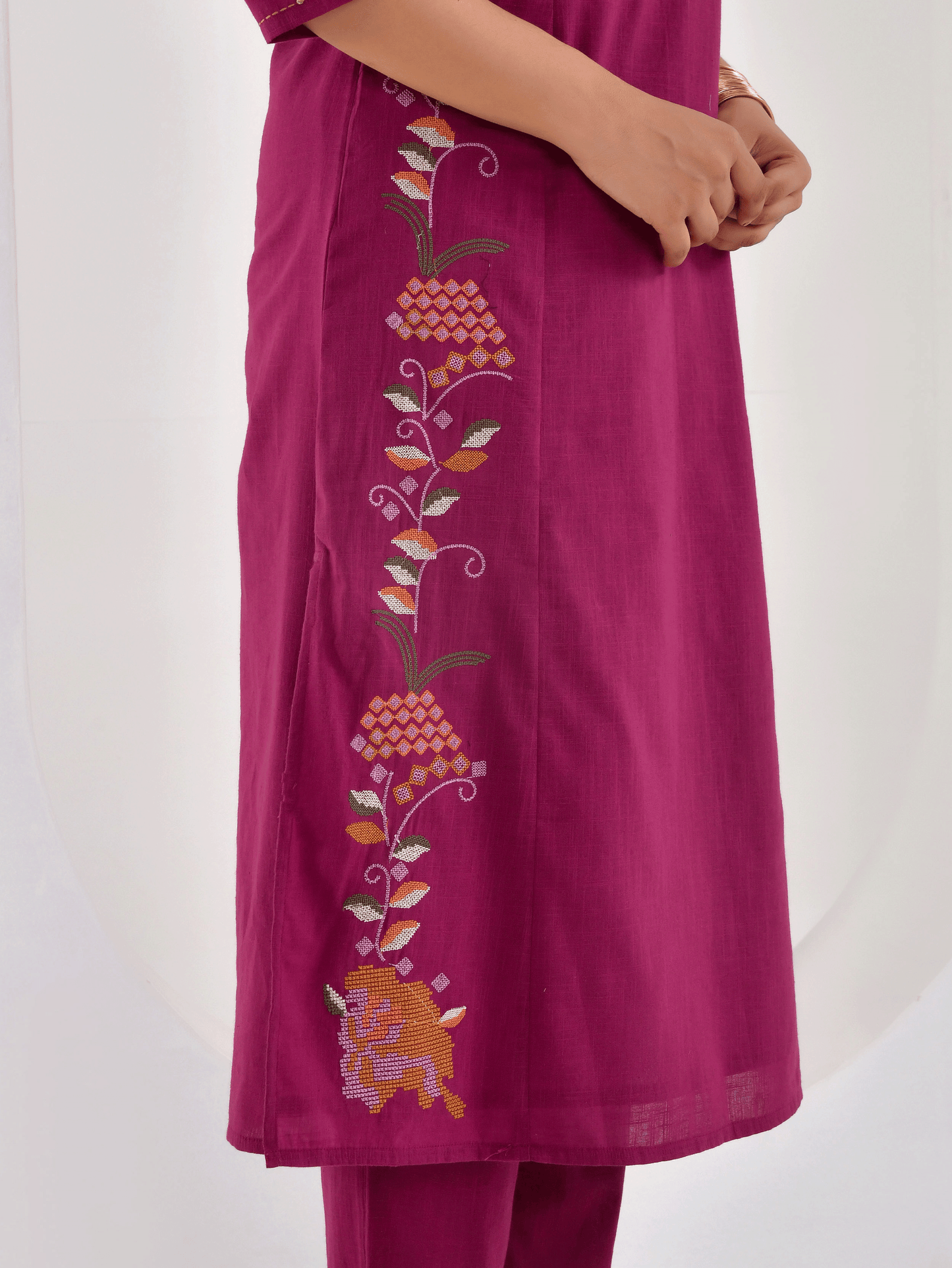 Embroidered Slub cotton Solid Straight Wine Kurta