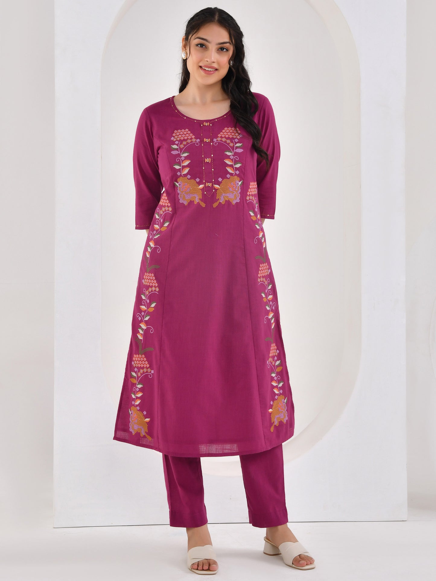Embroidered Slub cotton Solid Straight Wine Kurta