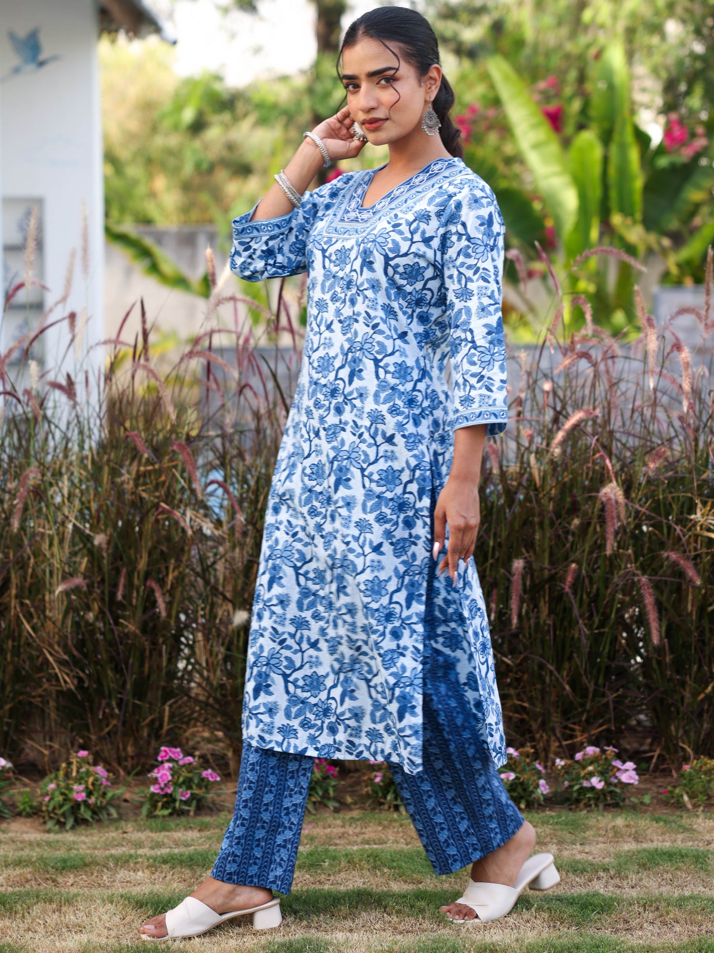 Embroidered Soft cotton Floral Straight Blue Kurta