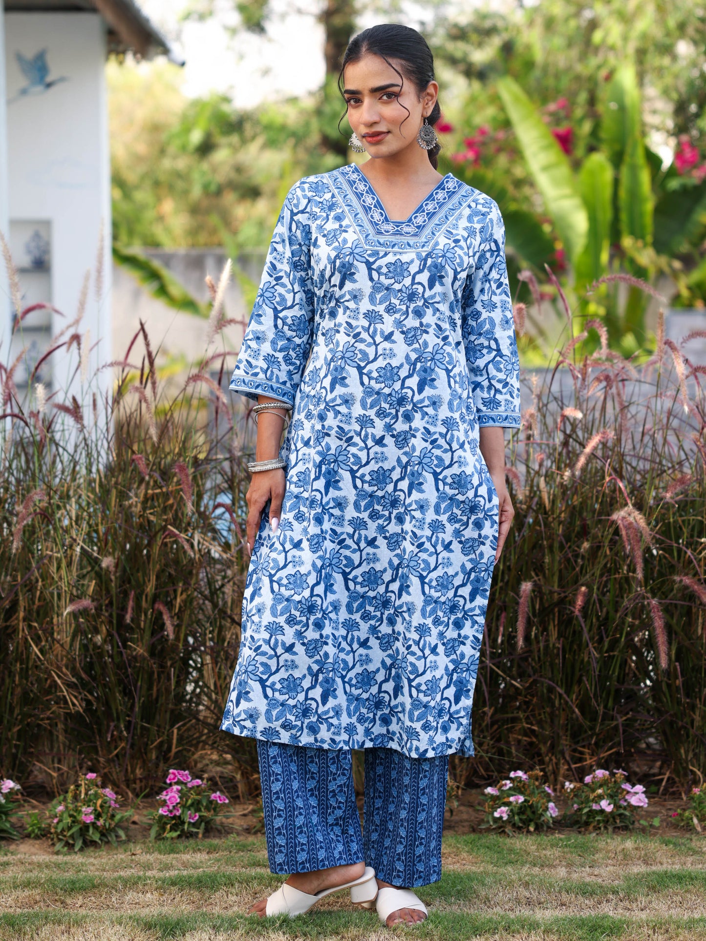 Embroidered Soft cotton Floral Straight Blue Kurta