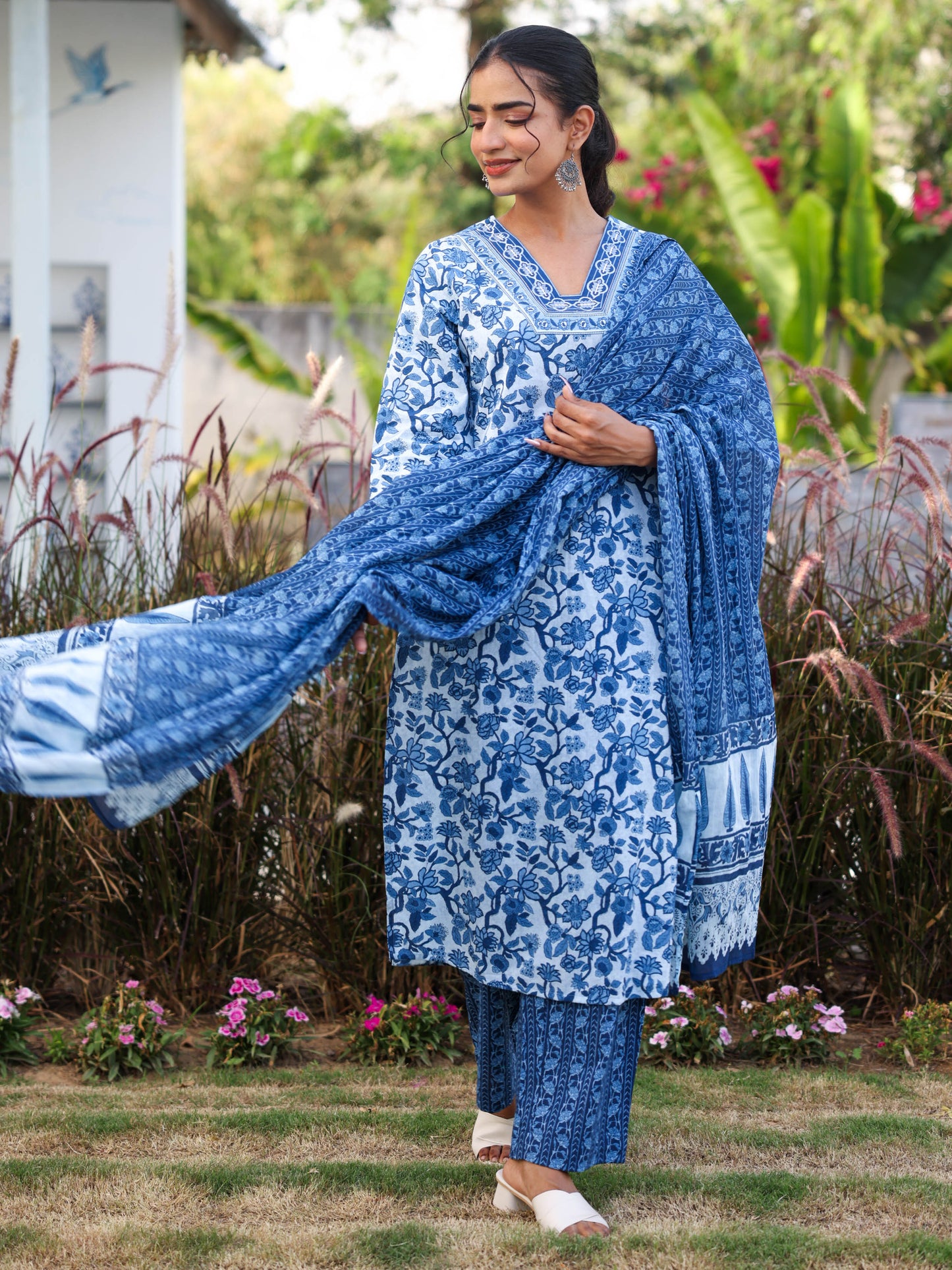 Embroidered Soft cotton Floral Straight Blue Kurta