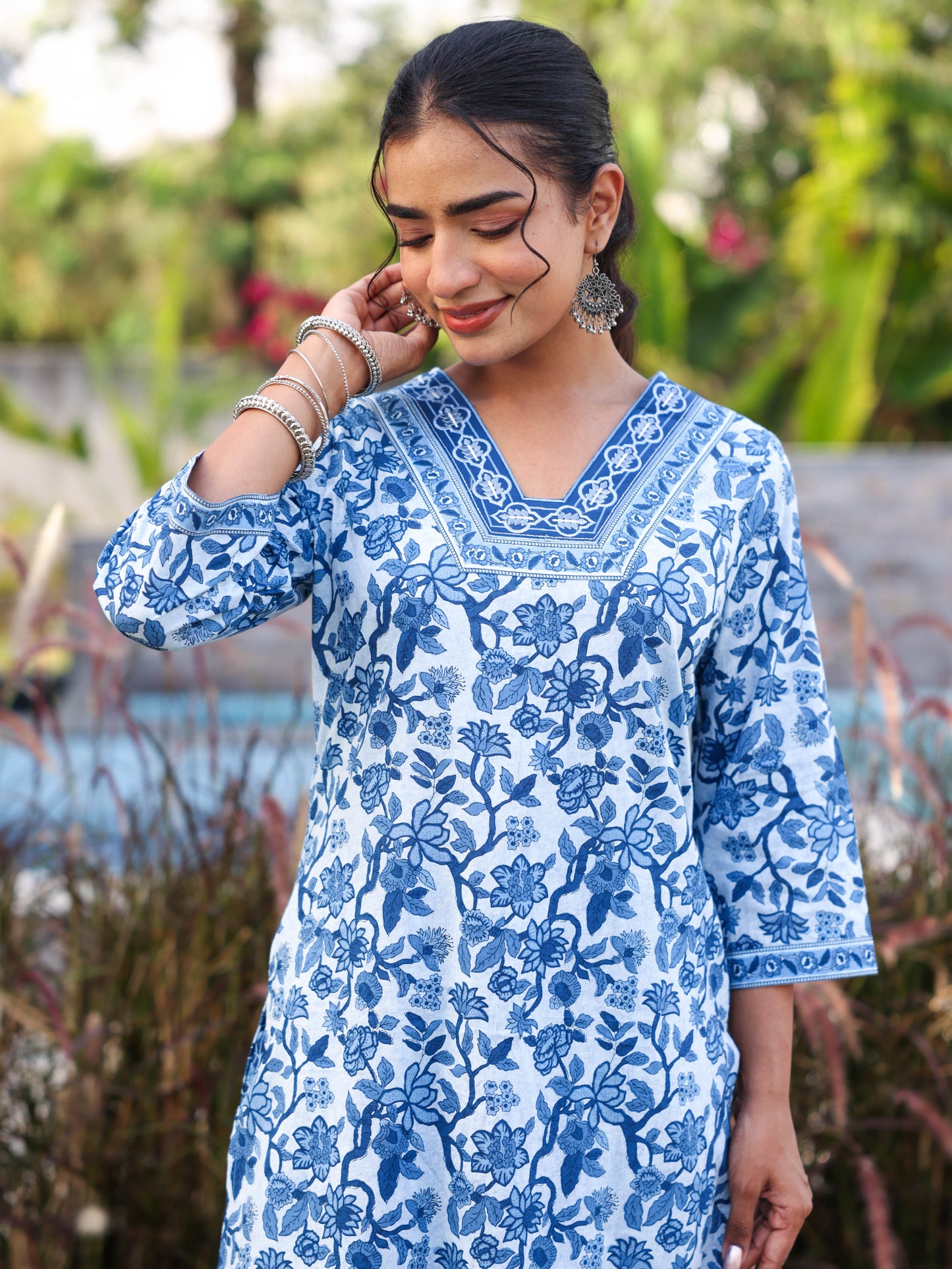Embroidered Soft cotton Floral Straight Blue Kurta