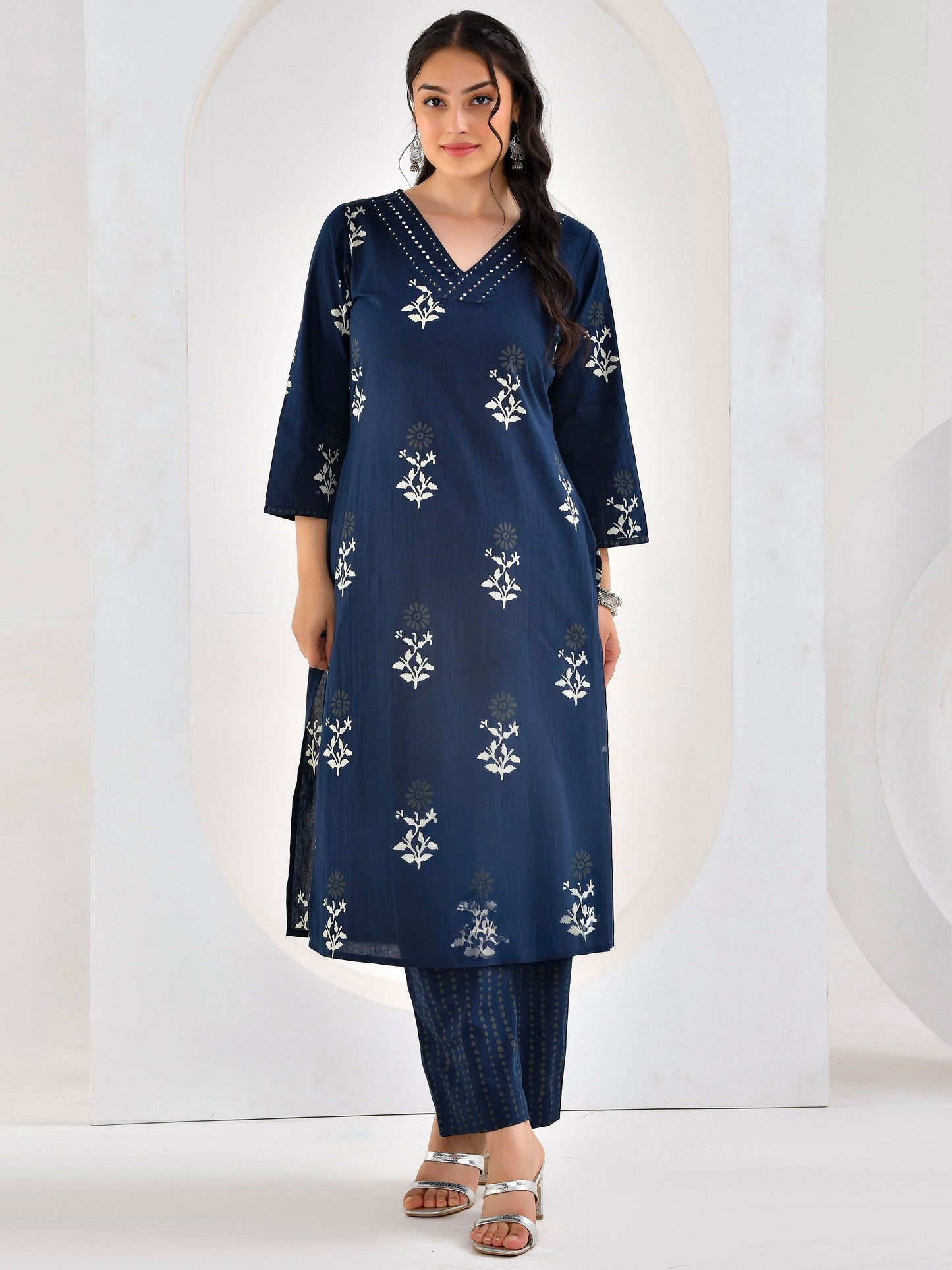 Embroidered Soft cotton Floral Straight Blue Kurta