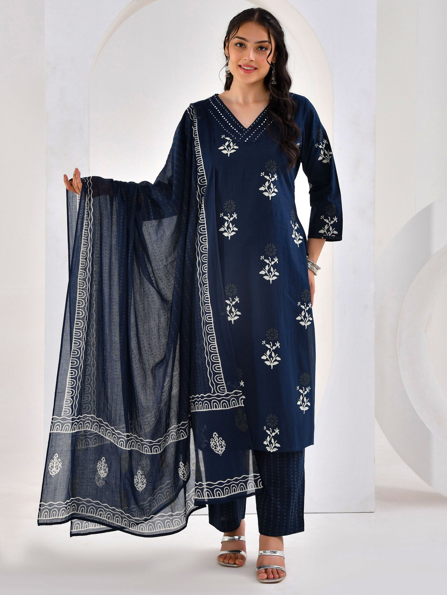 Embroidered Soft cotton Floral Straight Blue Kurta