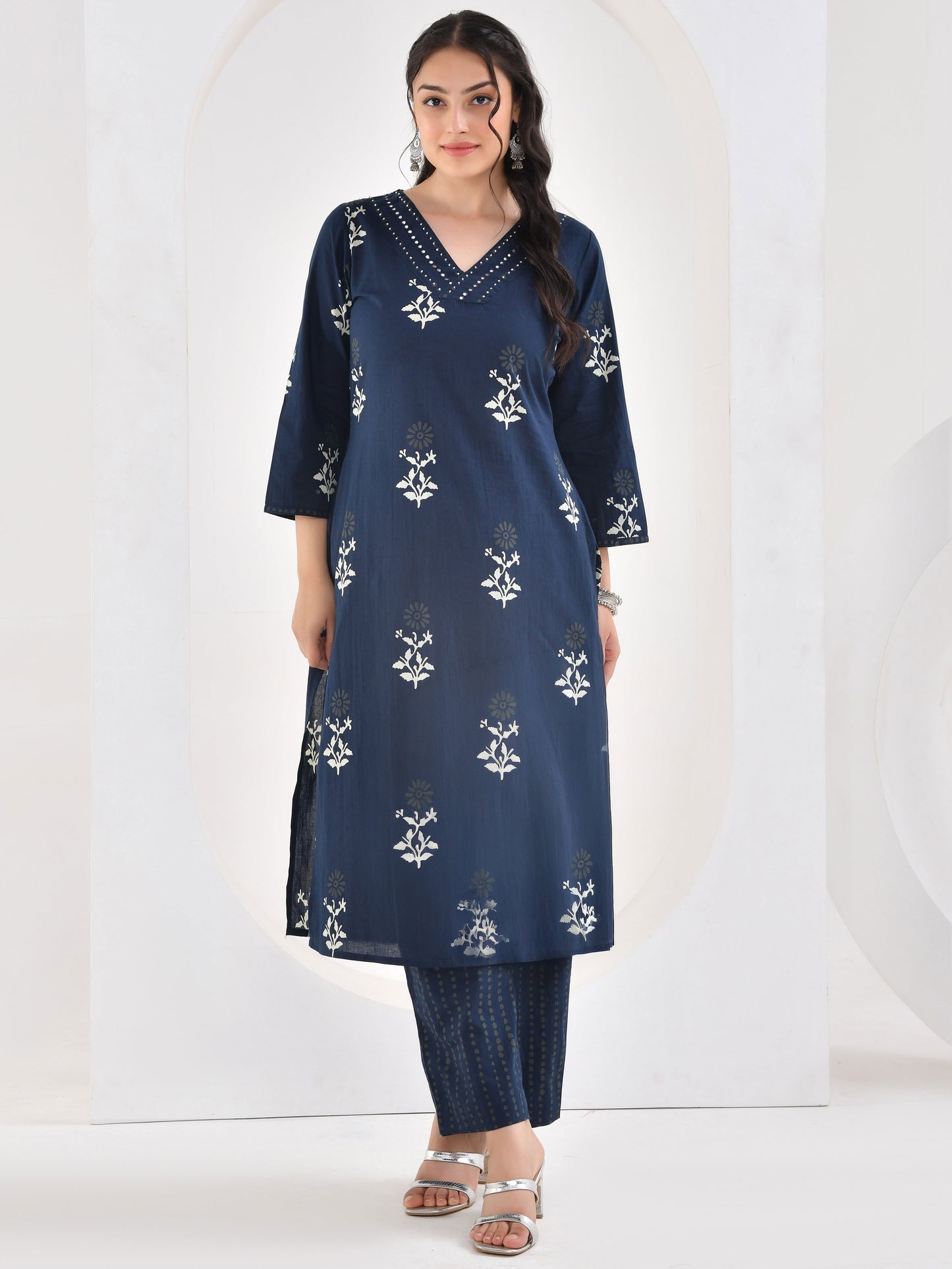 Embroidered Soft cotton Floral Straight Blue Kurta