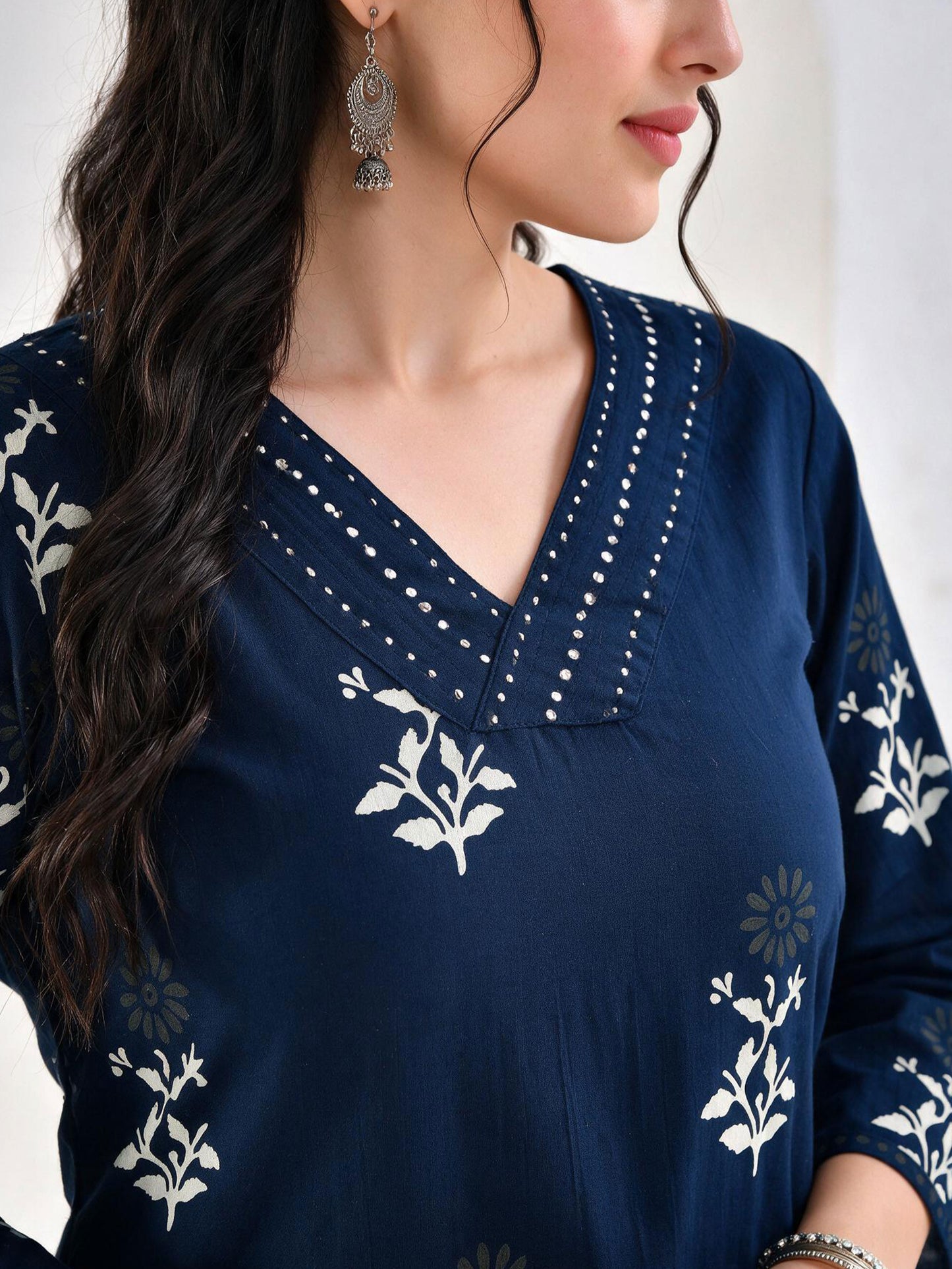 Embroidered Soft cotton Floral Straight Blue Kurta