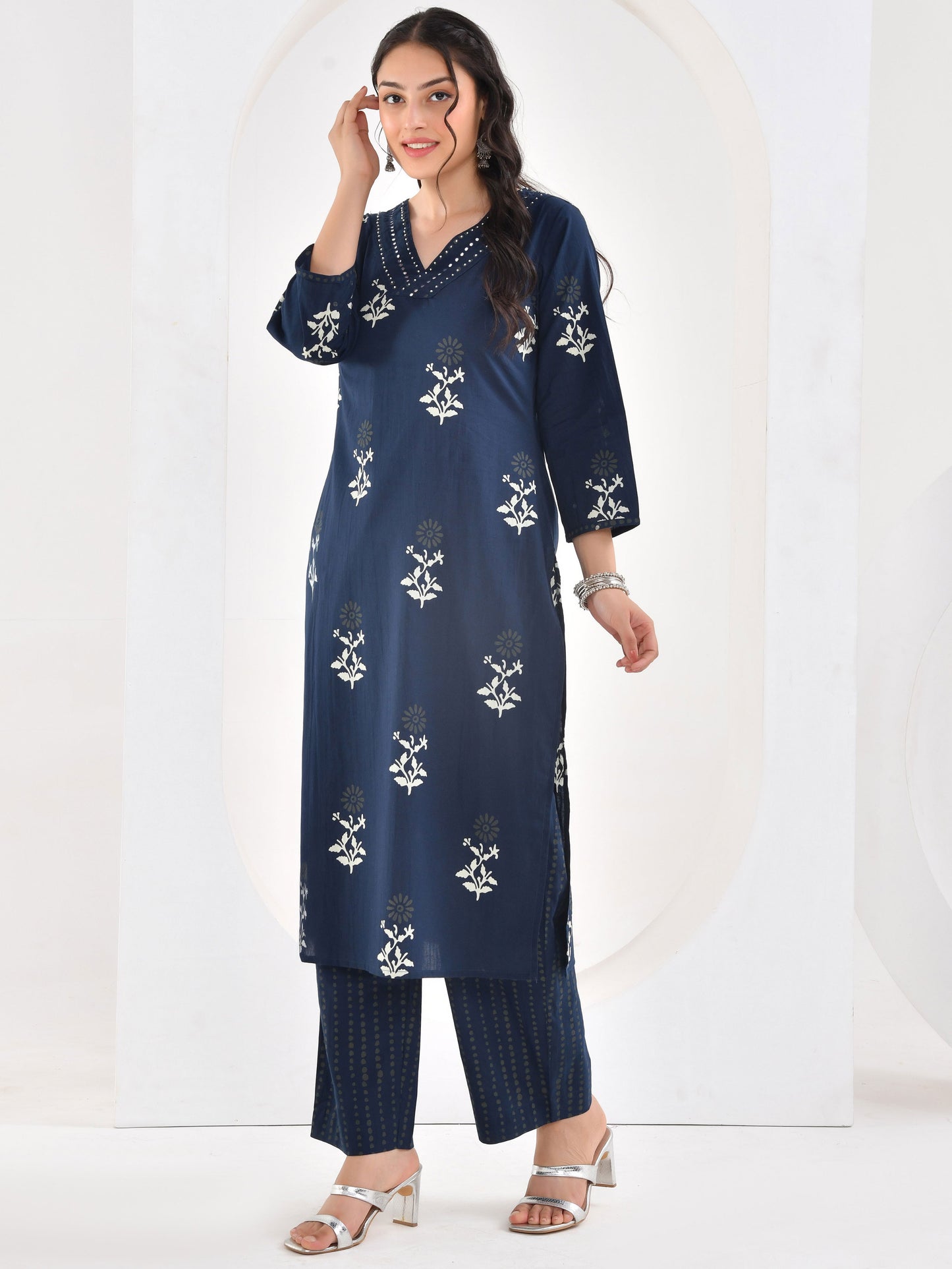 Embroidered Soft cotton Floral Straight Blue Kurta