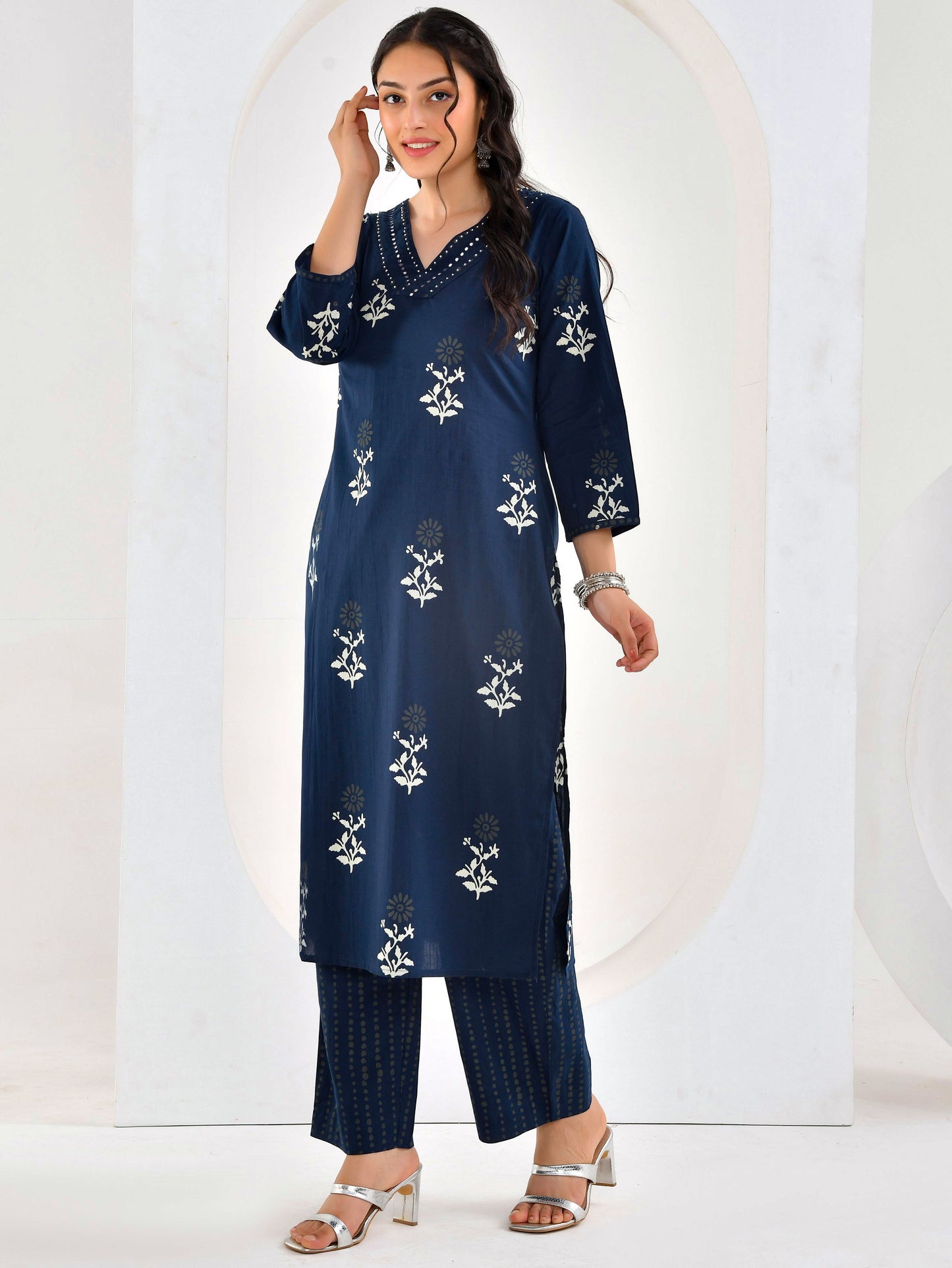 Embroidered Soft cotton Floral Straight Blue Kurta