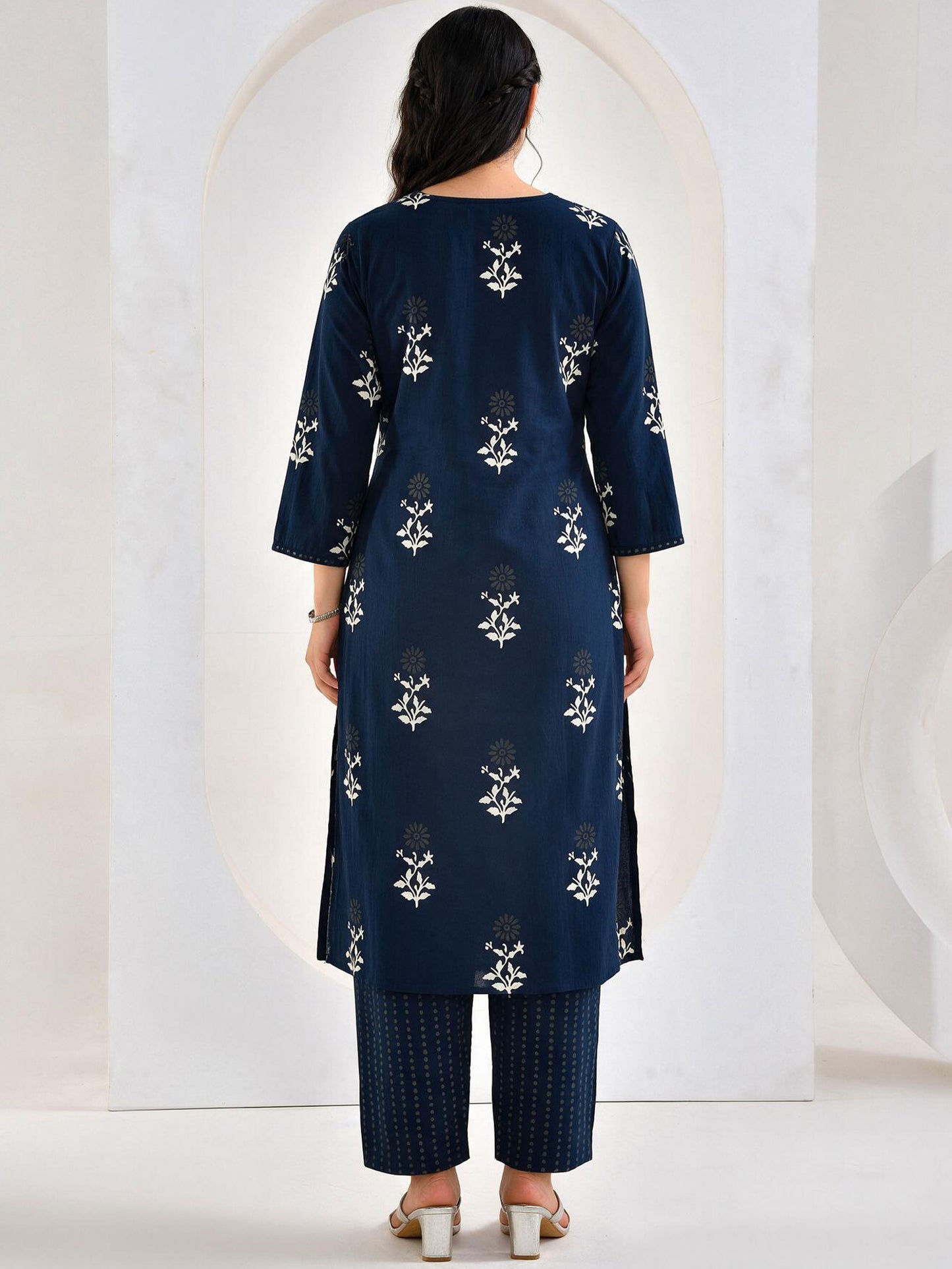 Embroidered Soft cotton Floral Straight Blue Kurta