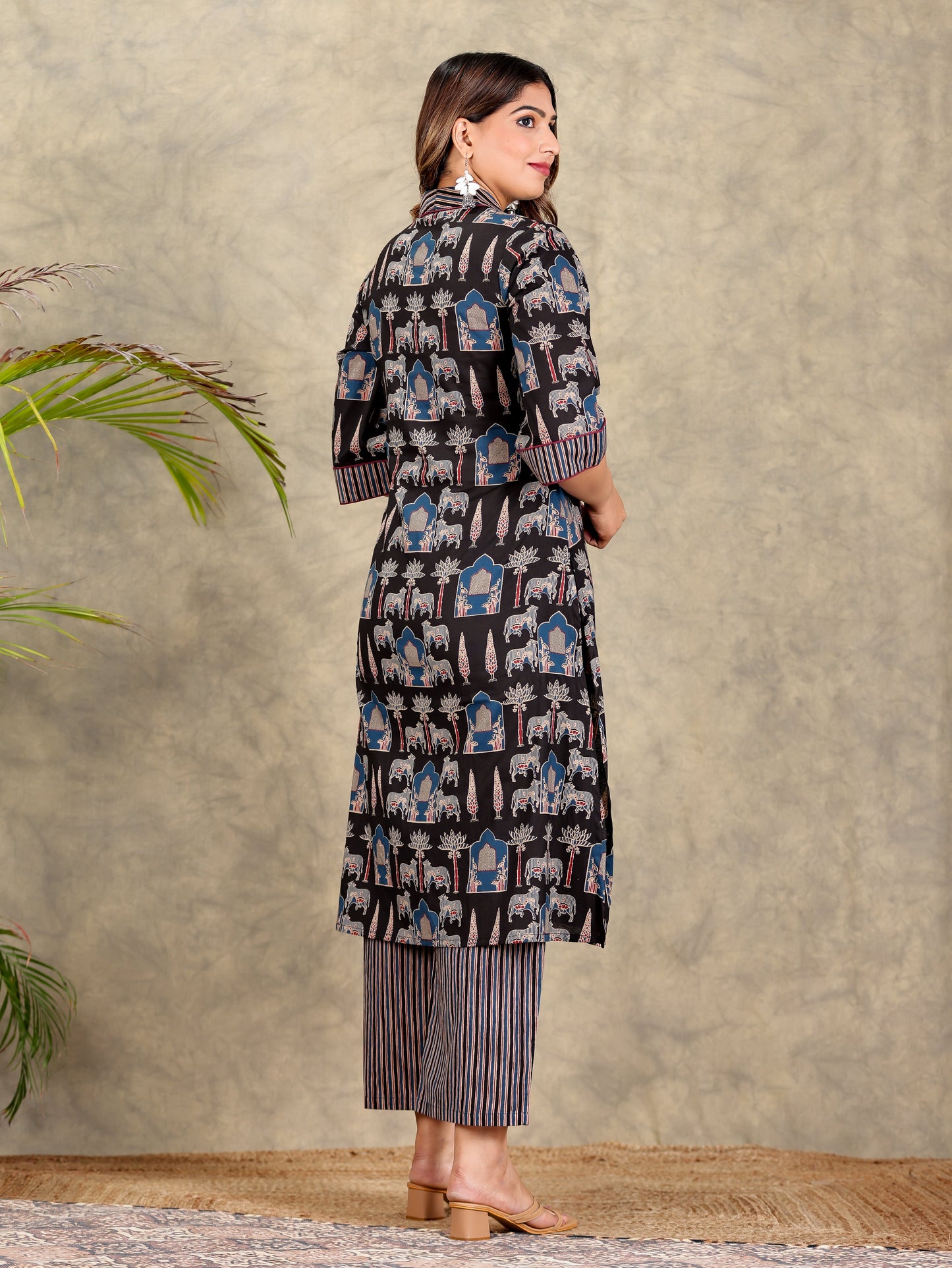 Soft Cotton Abstract A-line Black Kurta