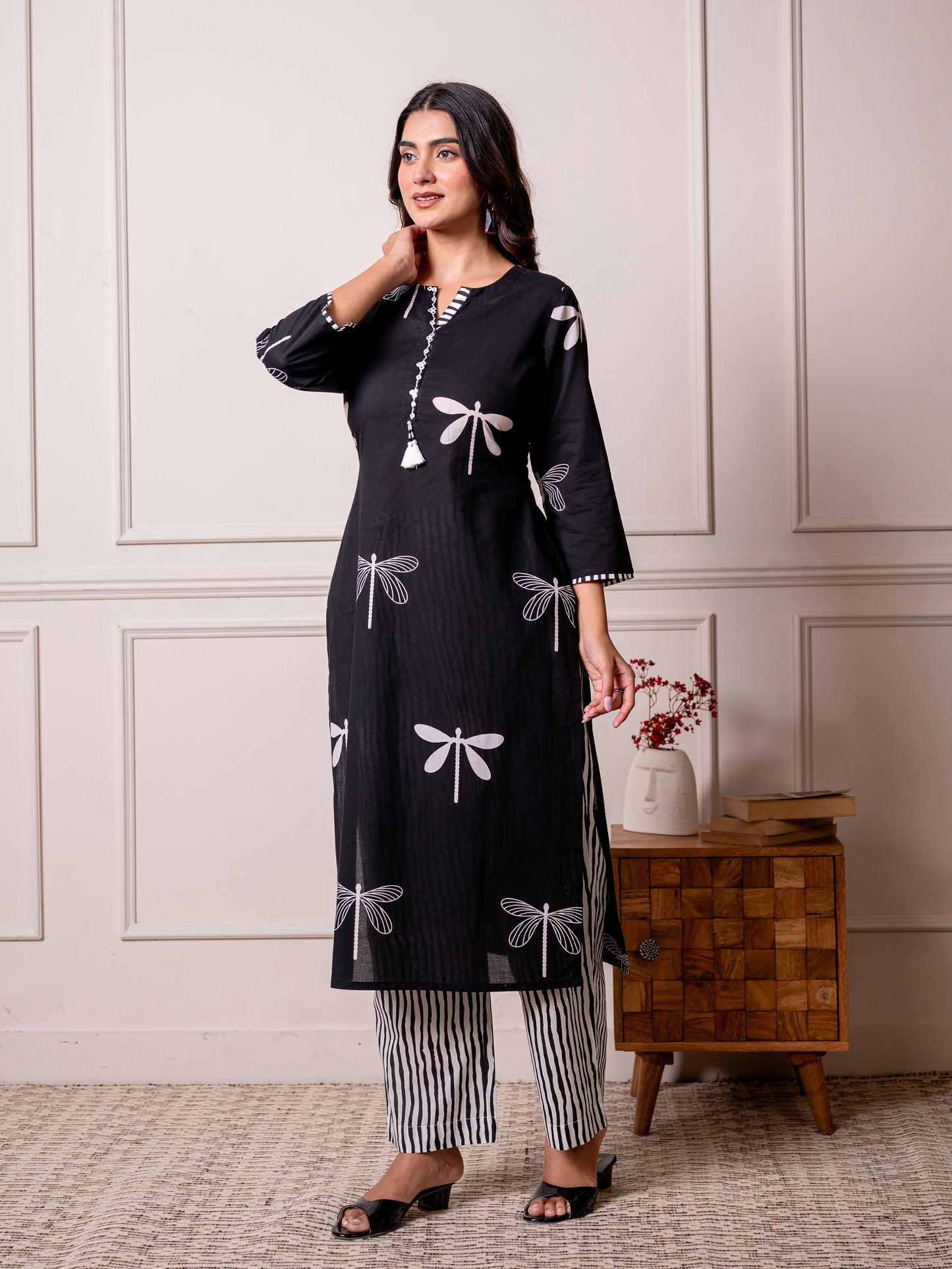 Embroidered Soft cotton Floral Straight Black Kurta