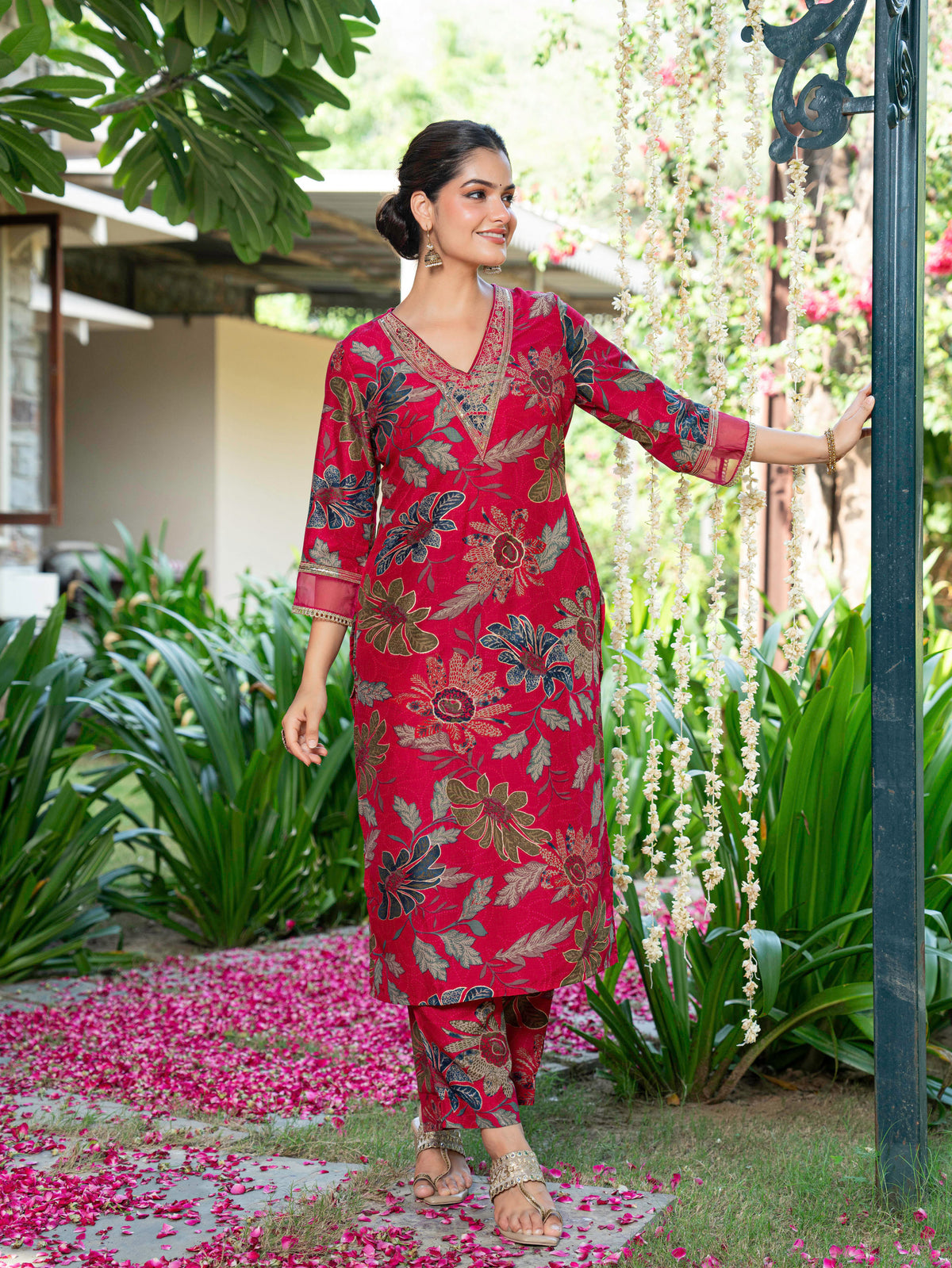 Embroidered Blended Silk Floral Straight Red Kurta