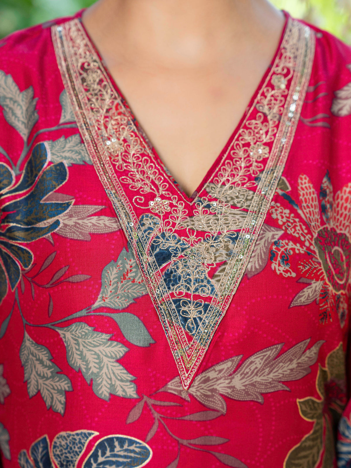Embroidered Blended Silk Floral Straight Red Kurta