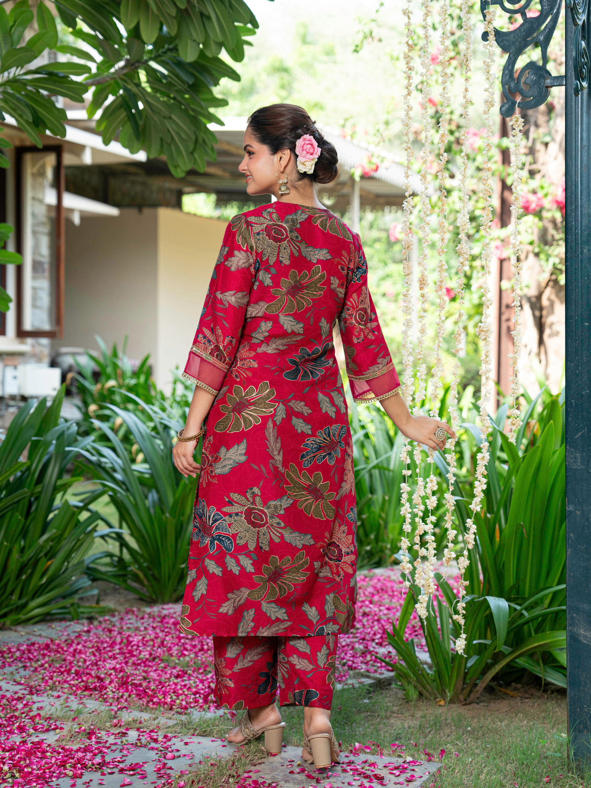 Embroidered Blended Silk Floral Straight Red Kurta