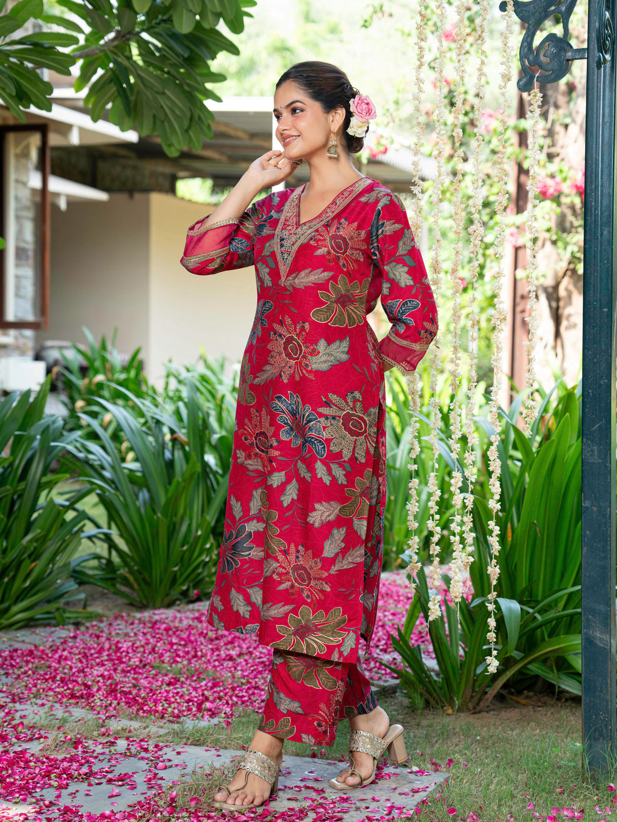 Embroidered Blended Silk Floral Straight Red Kurta