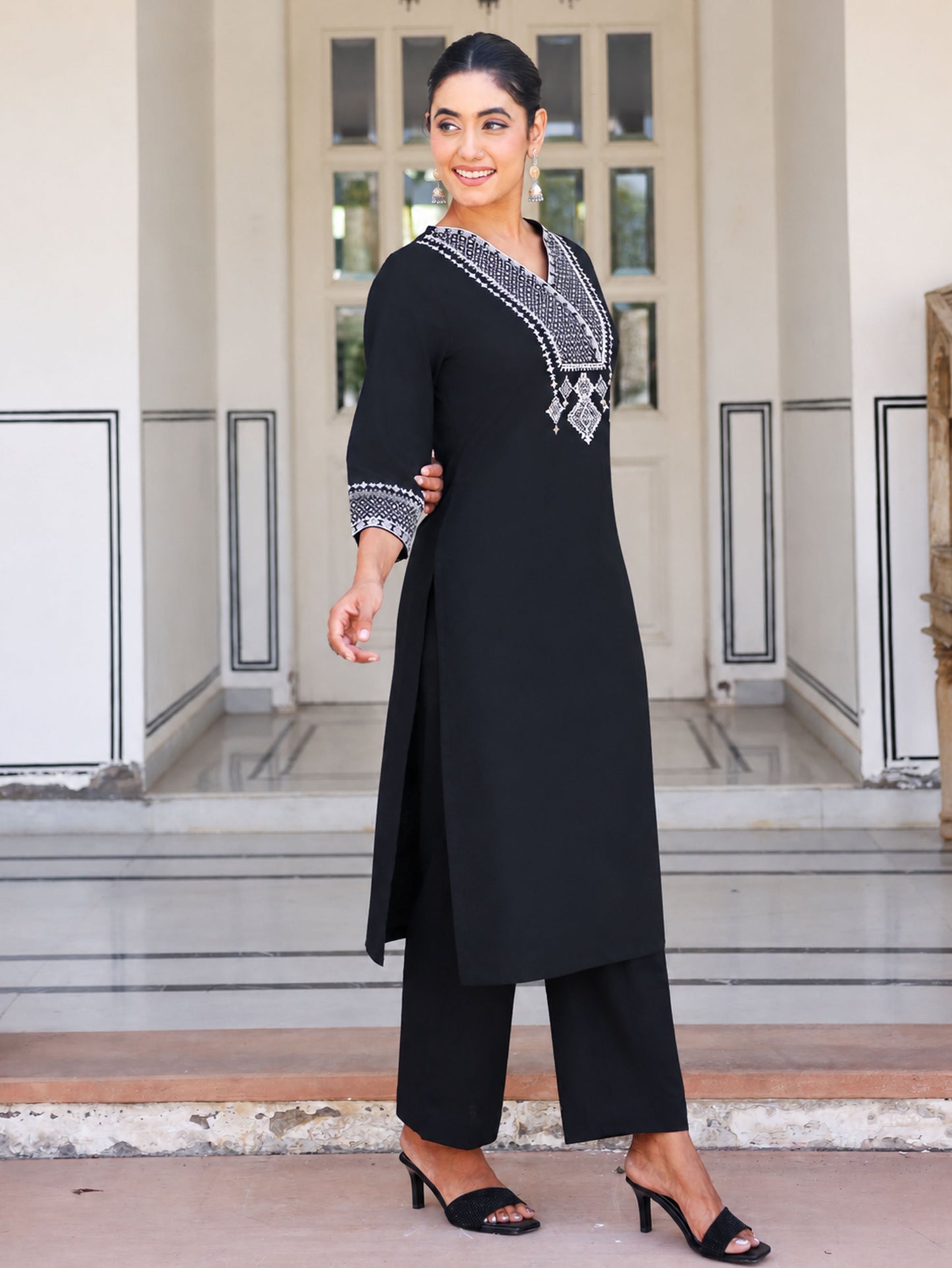 Embroidered Slub cotton Solid Straight Black Kurta