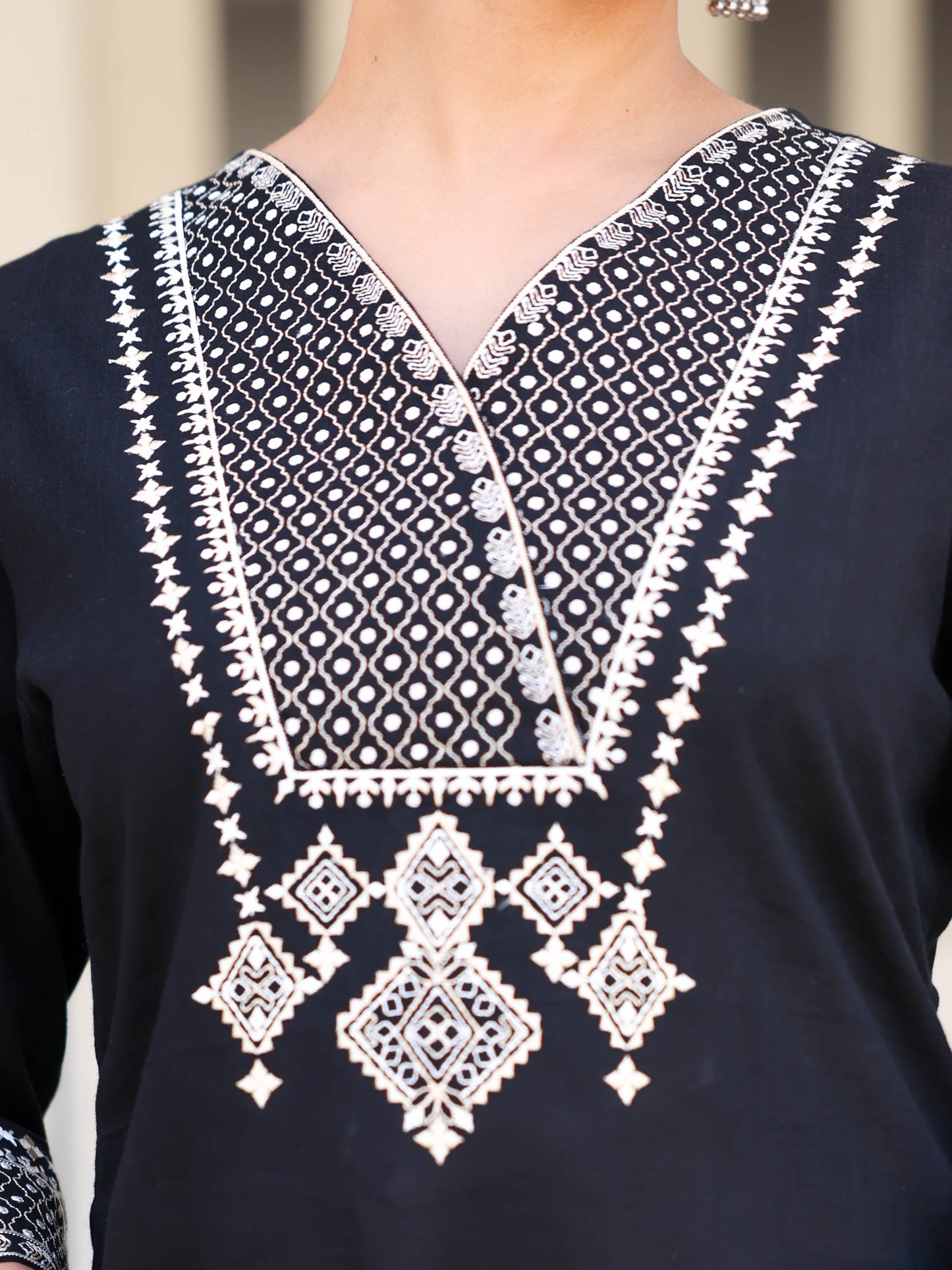 Embroidered Slub cotton Solid Straight Black Kurta
