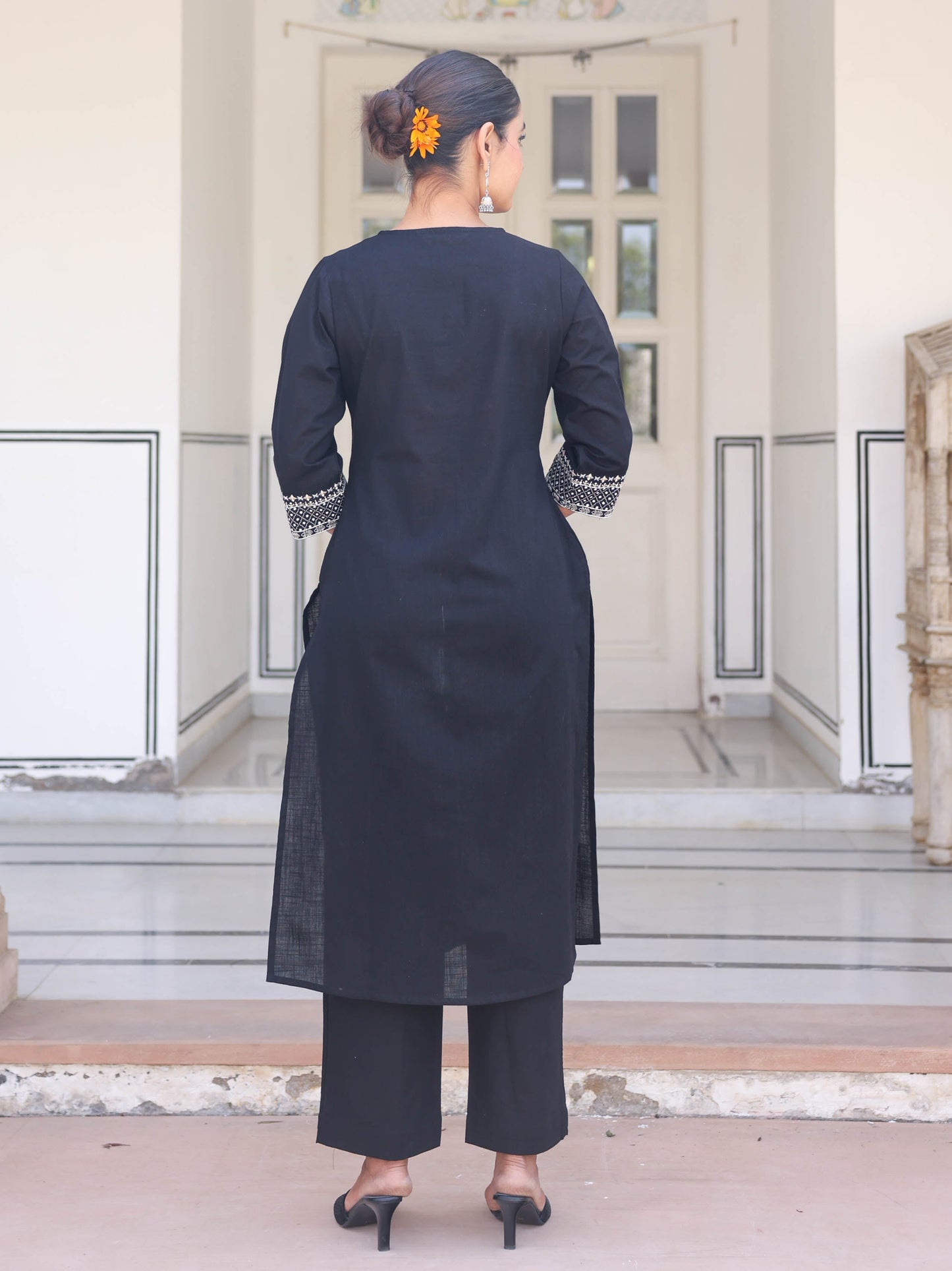 Embroidered Slub cotton Solid Straight Black Kurta