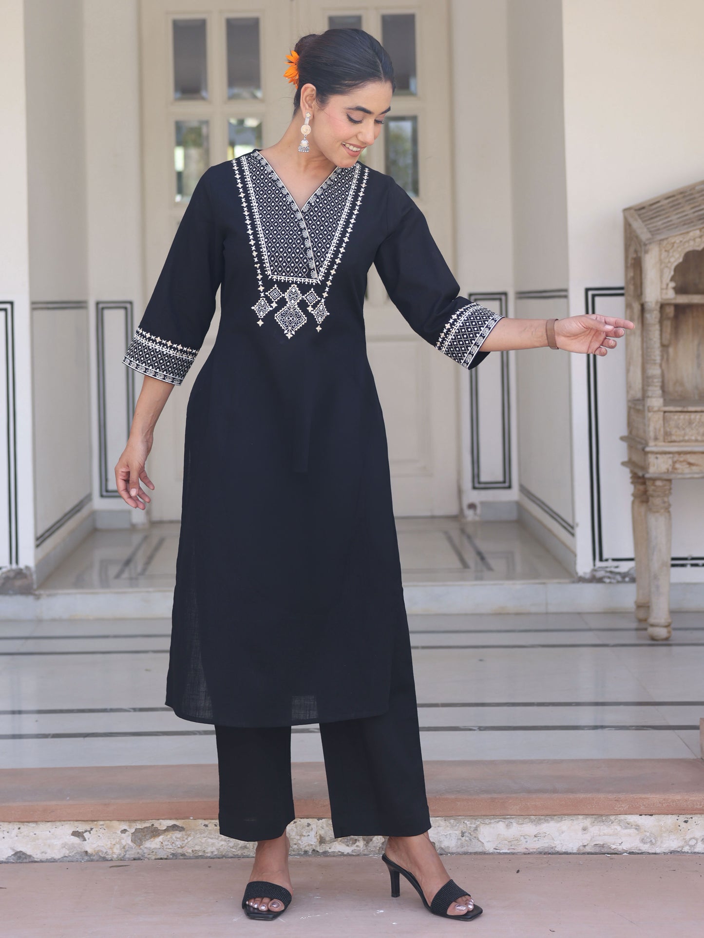 Embroidered Slub cotton Solid Straight Black Kurta