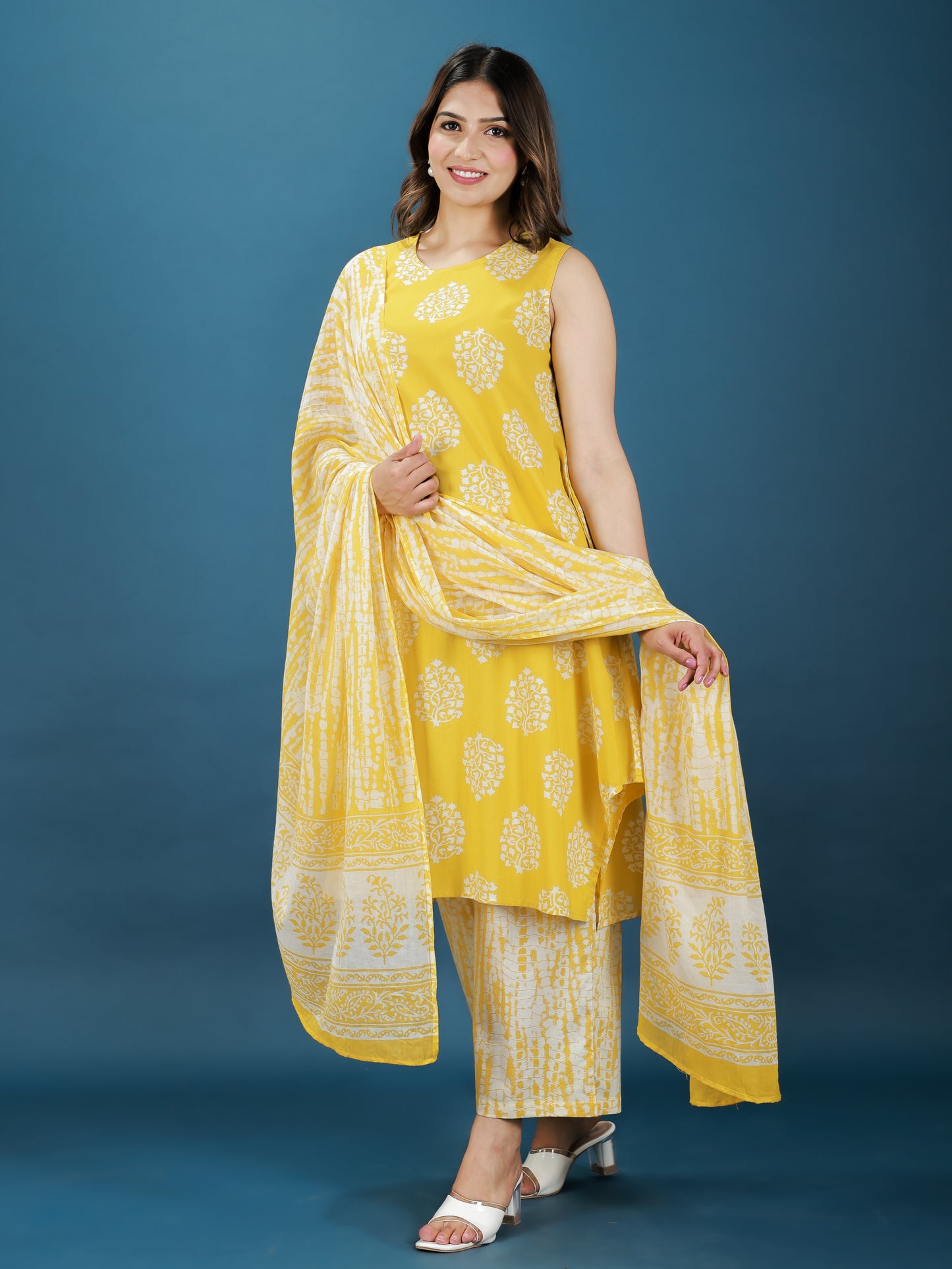 Soft Cotton Floral Kurta (with detachable sleeves)