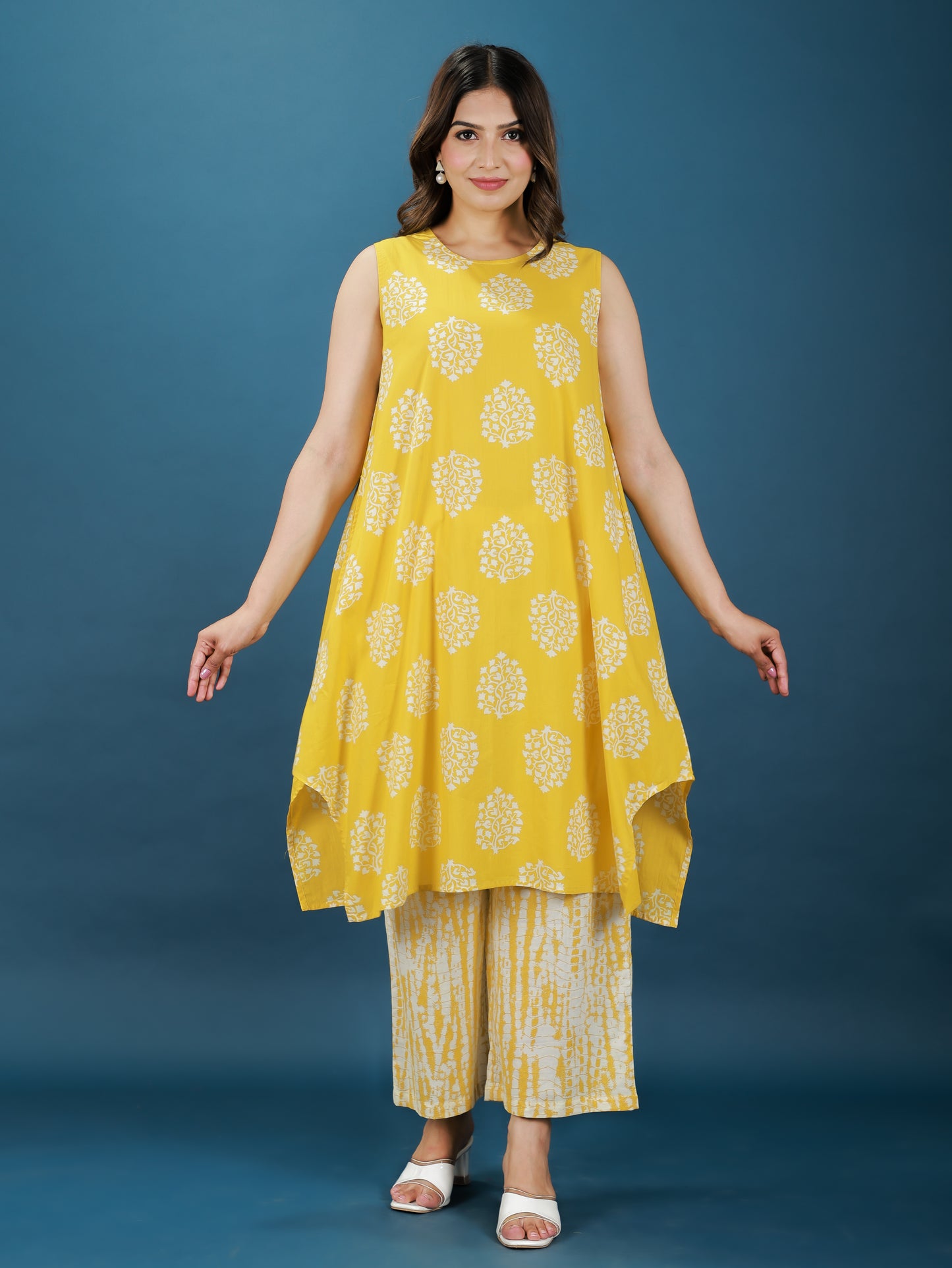 Soft Cotton Floral Kurta (with detachable sleeves)