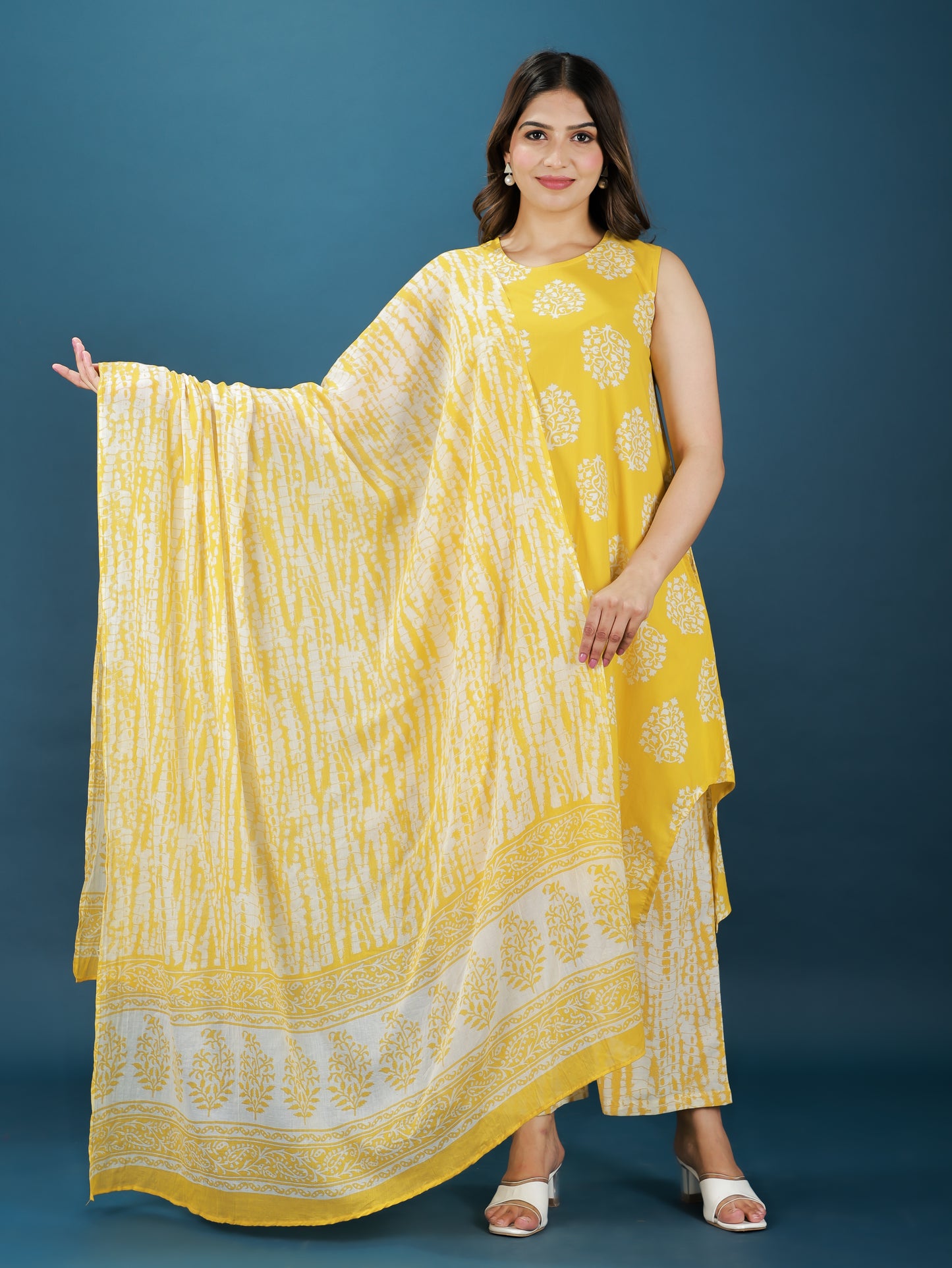 Soft Cotton Floral Kurta (with detachable sleeves)