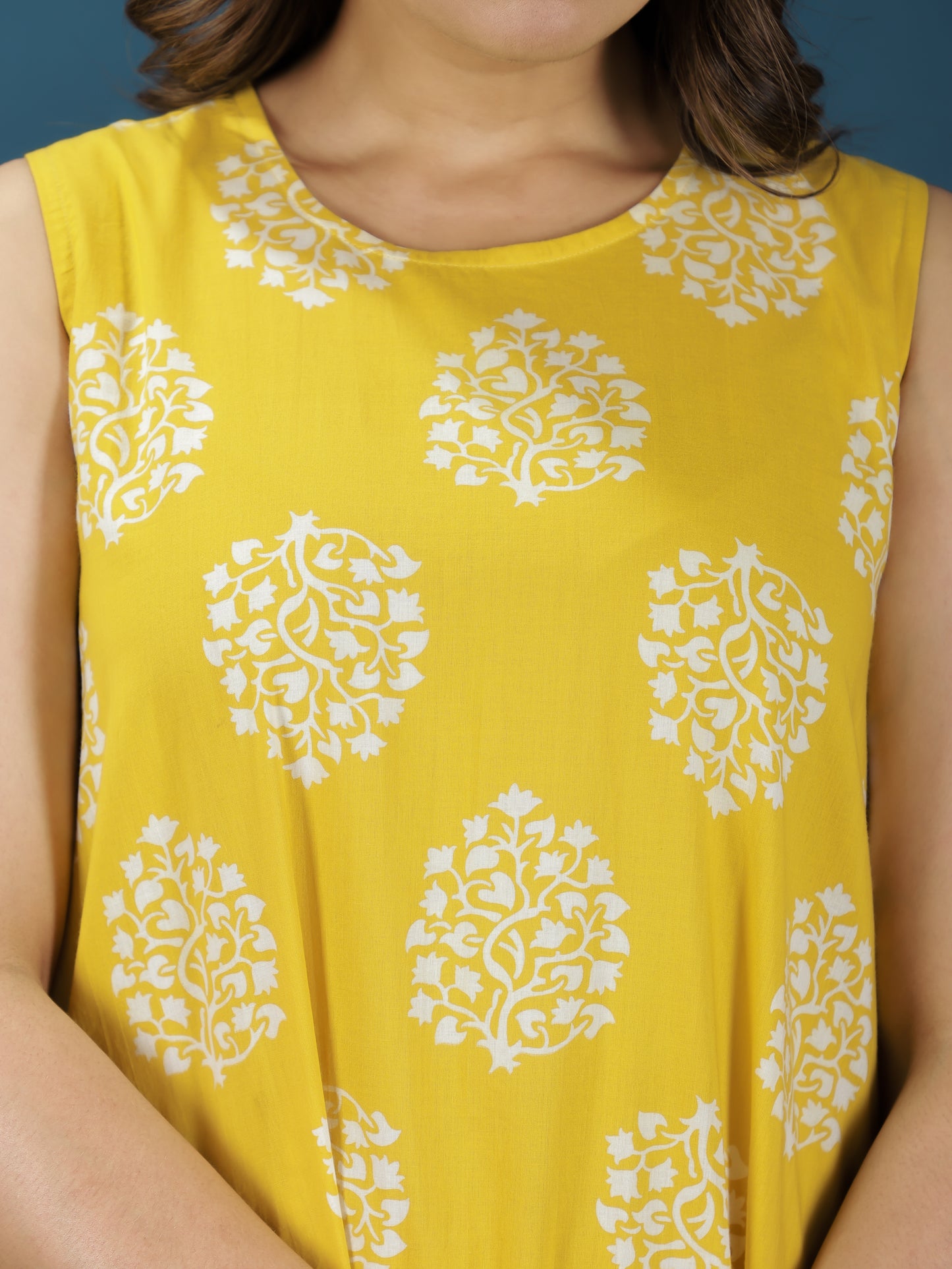 Soft Cotton Floral Kurta (with detachable sleeves)