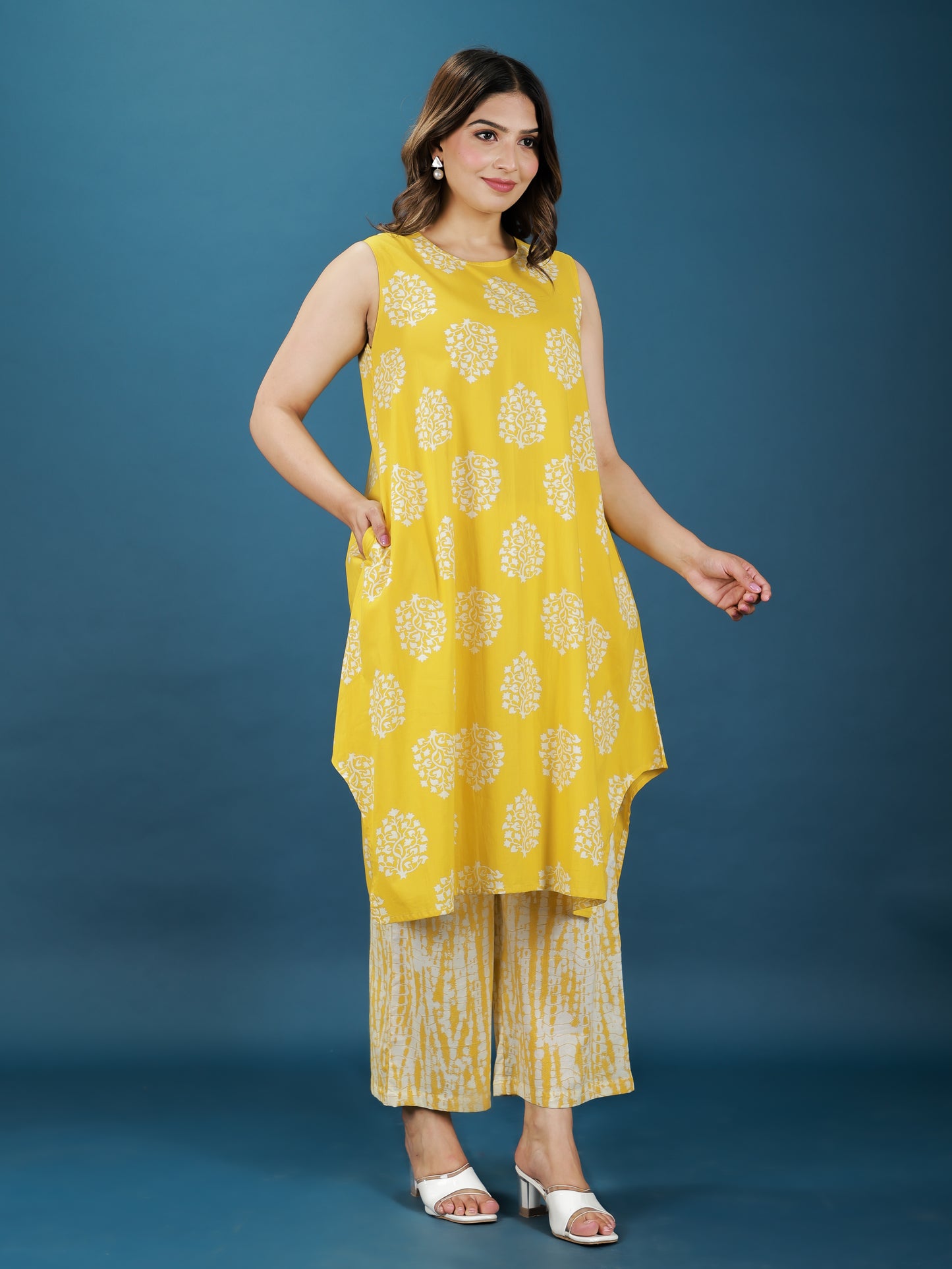 Soft Cotton Floral Kurta (with detachable sleeves)