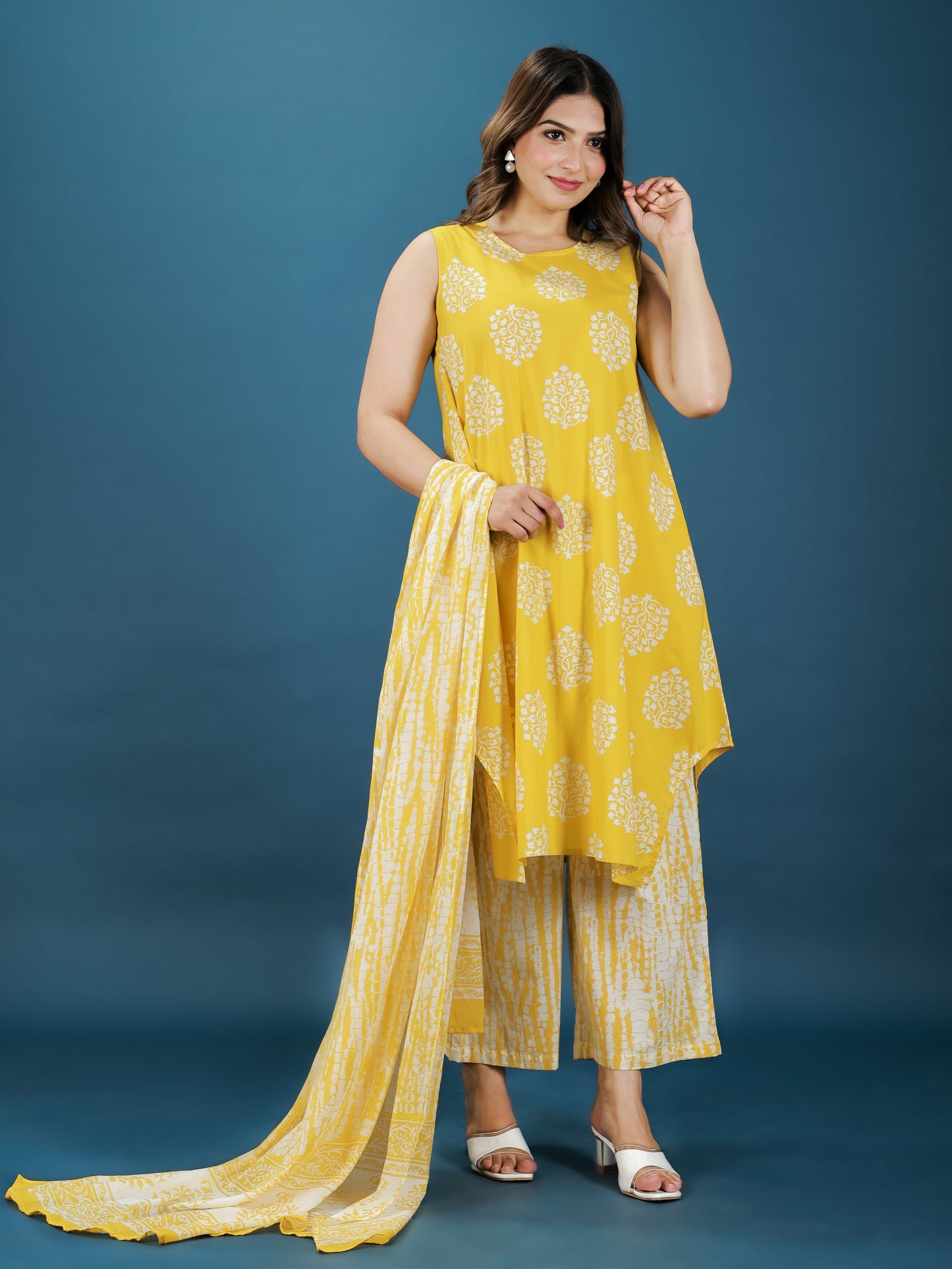 Soft Cotton Floral Kurta (with detachable sleeves)